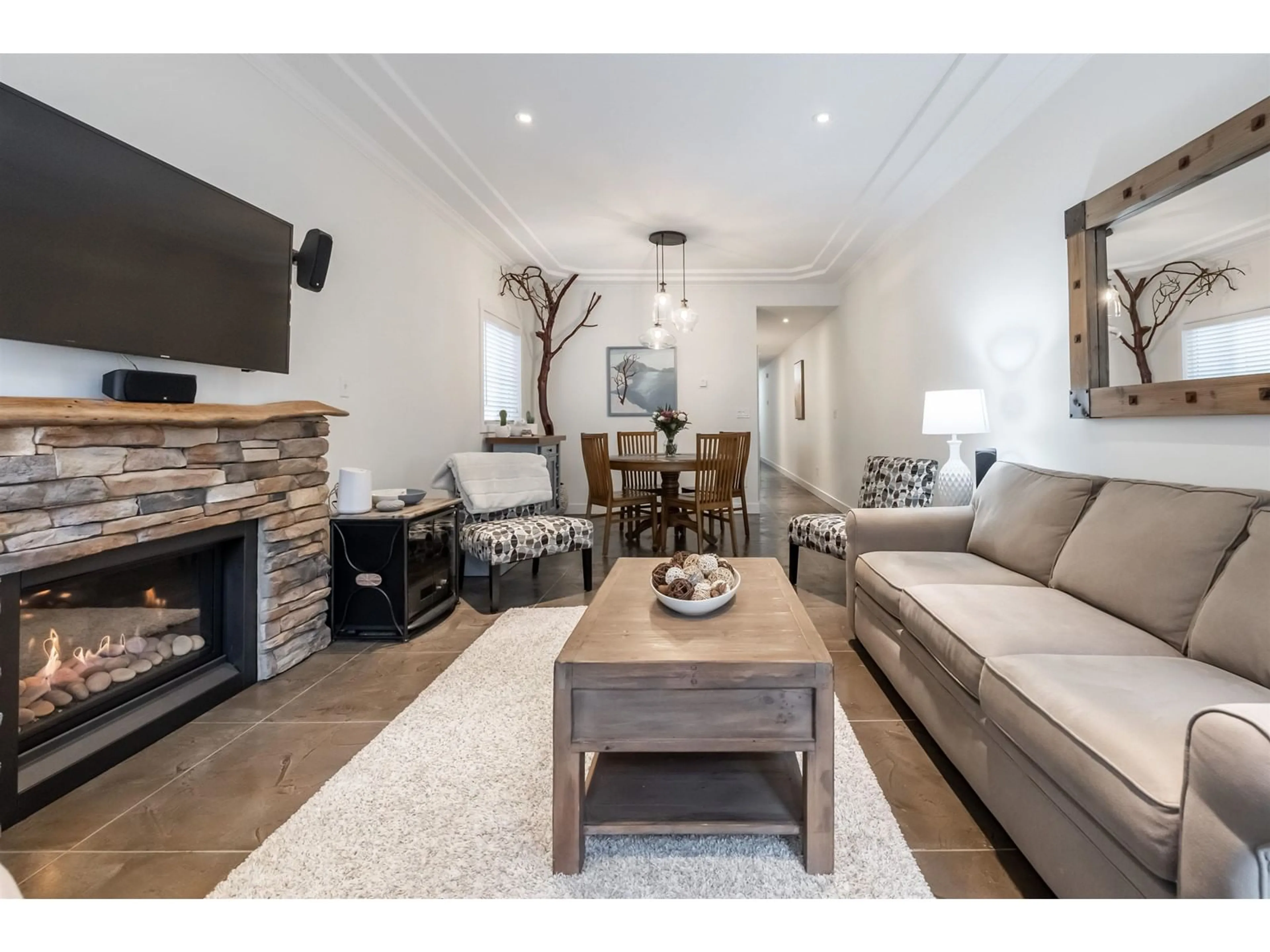 Living room with furniture, wood/laminate floor for 859 HABGOOD STREET, White Rock British Columbia V4B4W4