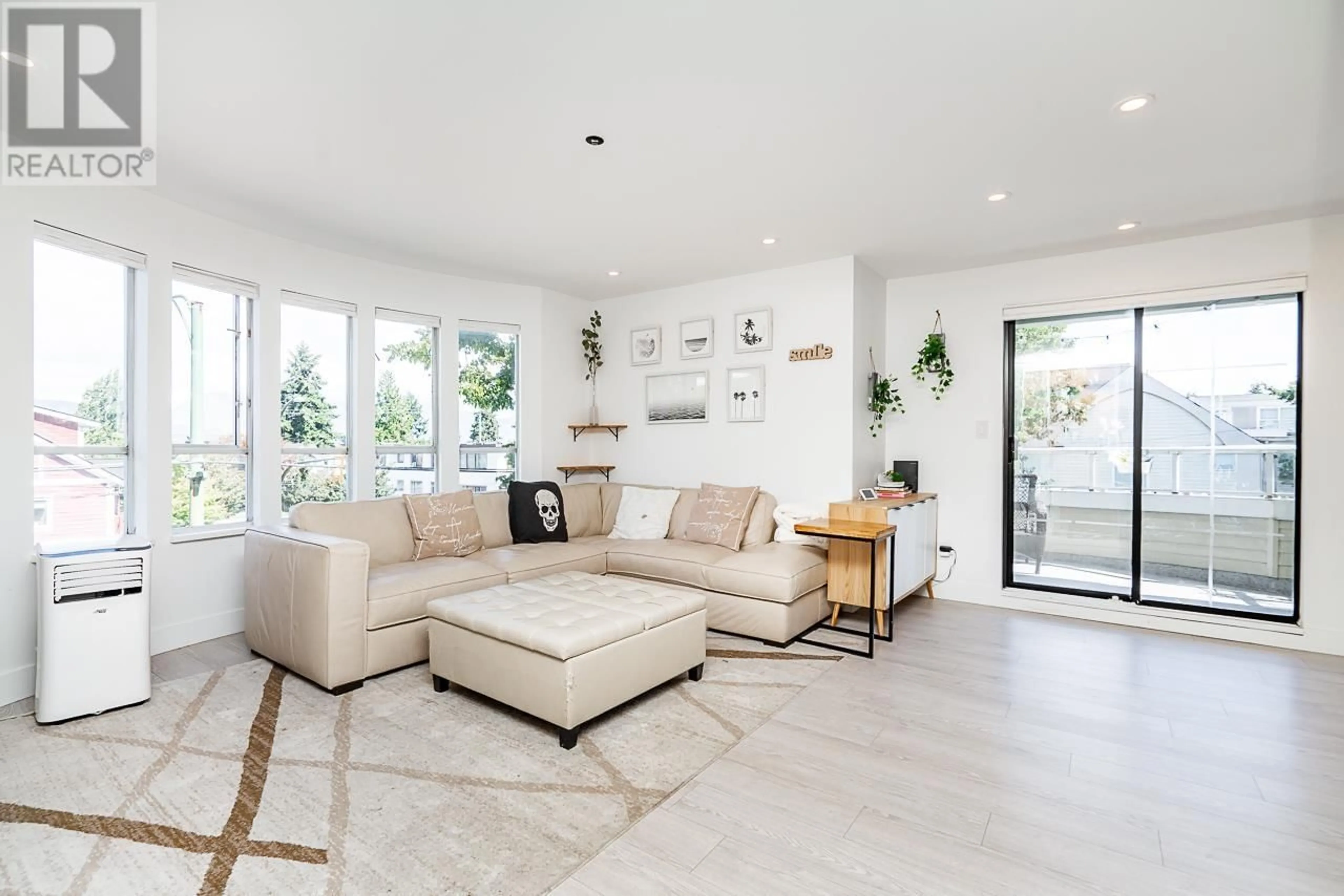 Living room with furniture, ceramic/tile floor for 303 3220 W 4TH AVENUE, Vancouver British Columbia V6K1R9