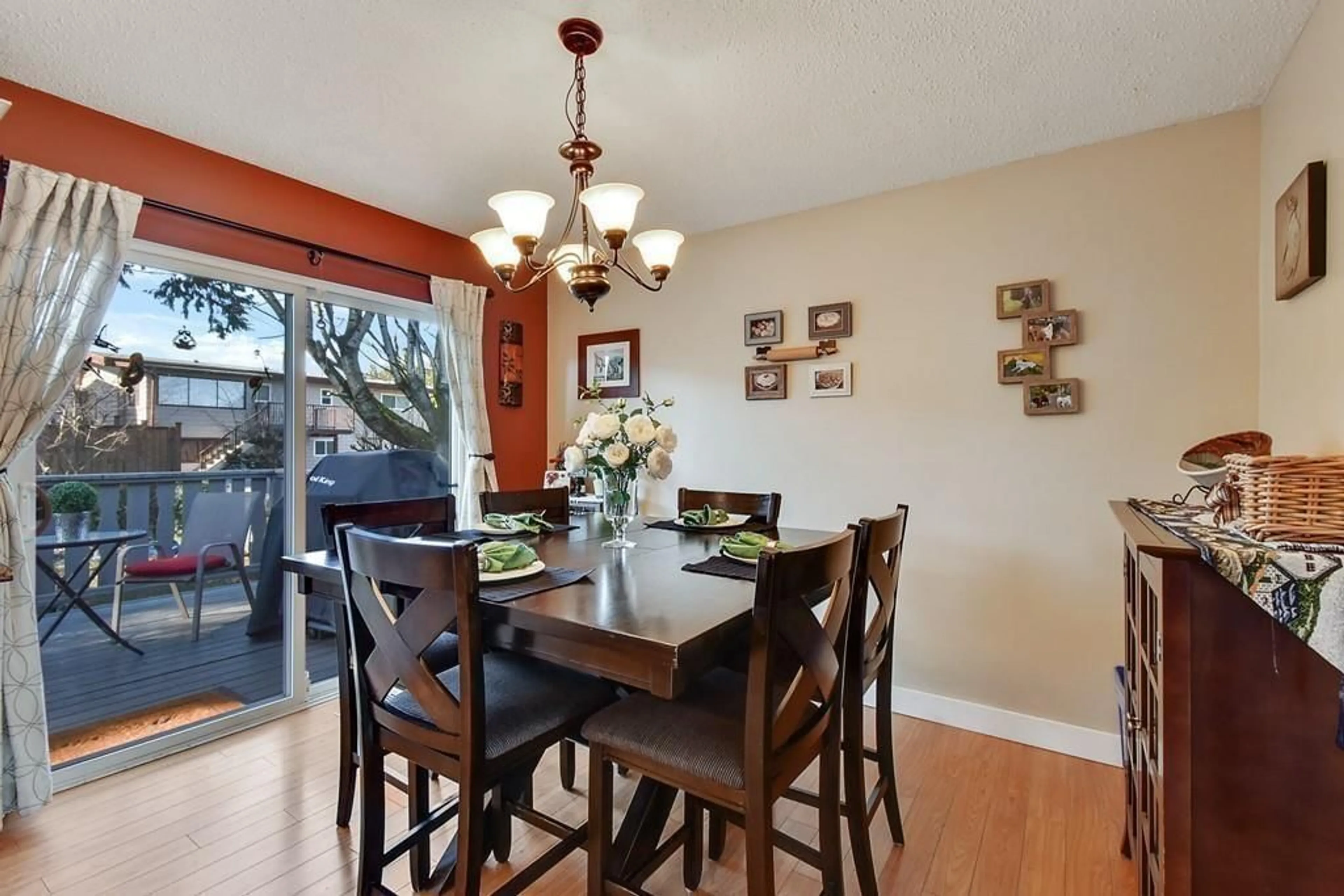 Dining room, unknown for 3847 LINDSAY STREET, Abbotsford British Columbia V2S7A2