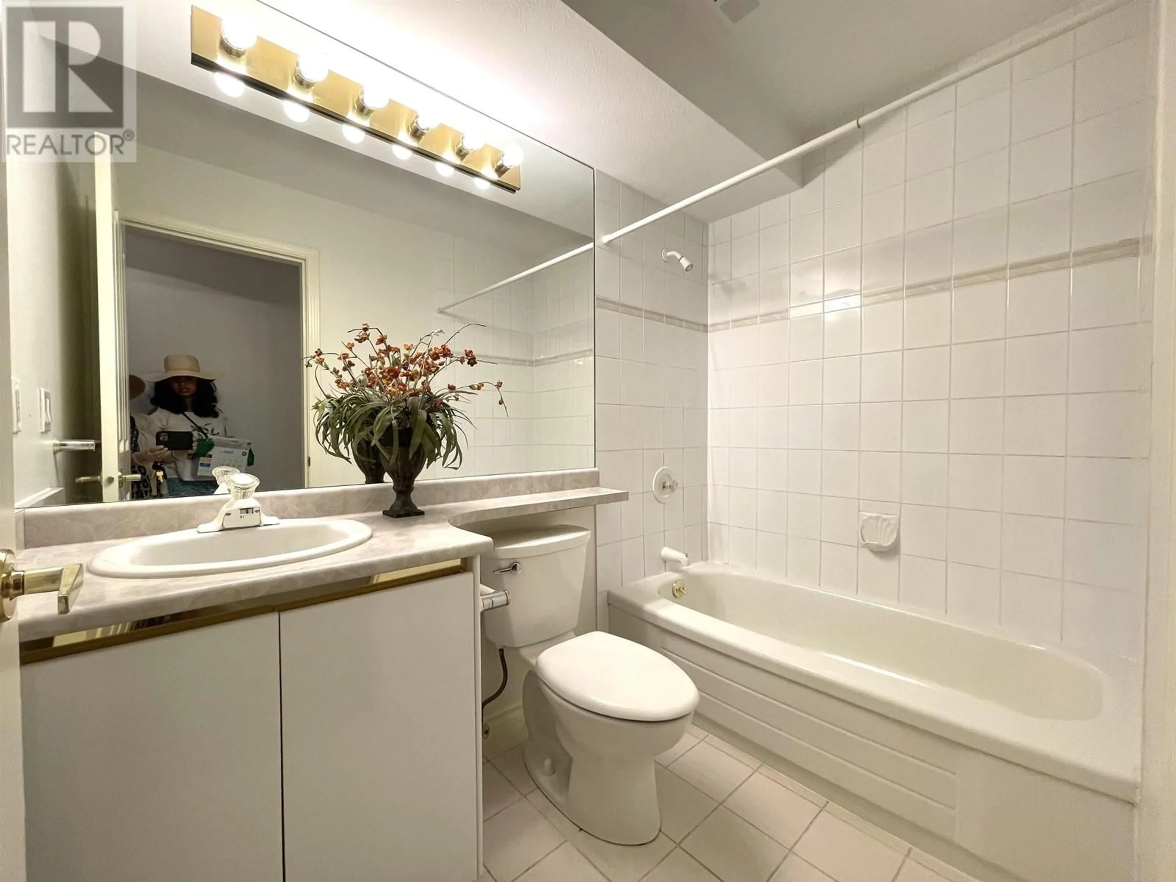 Standard bathroom, ceramic/tile floor for 210 1428 56 STREET, Delta British Columbia V4L2A7