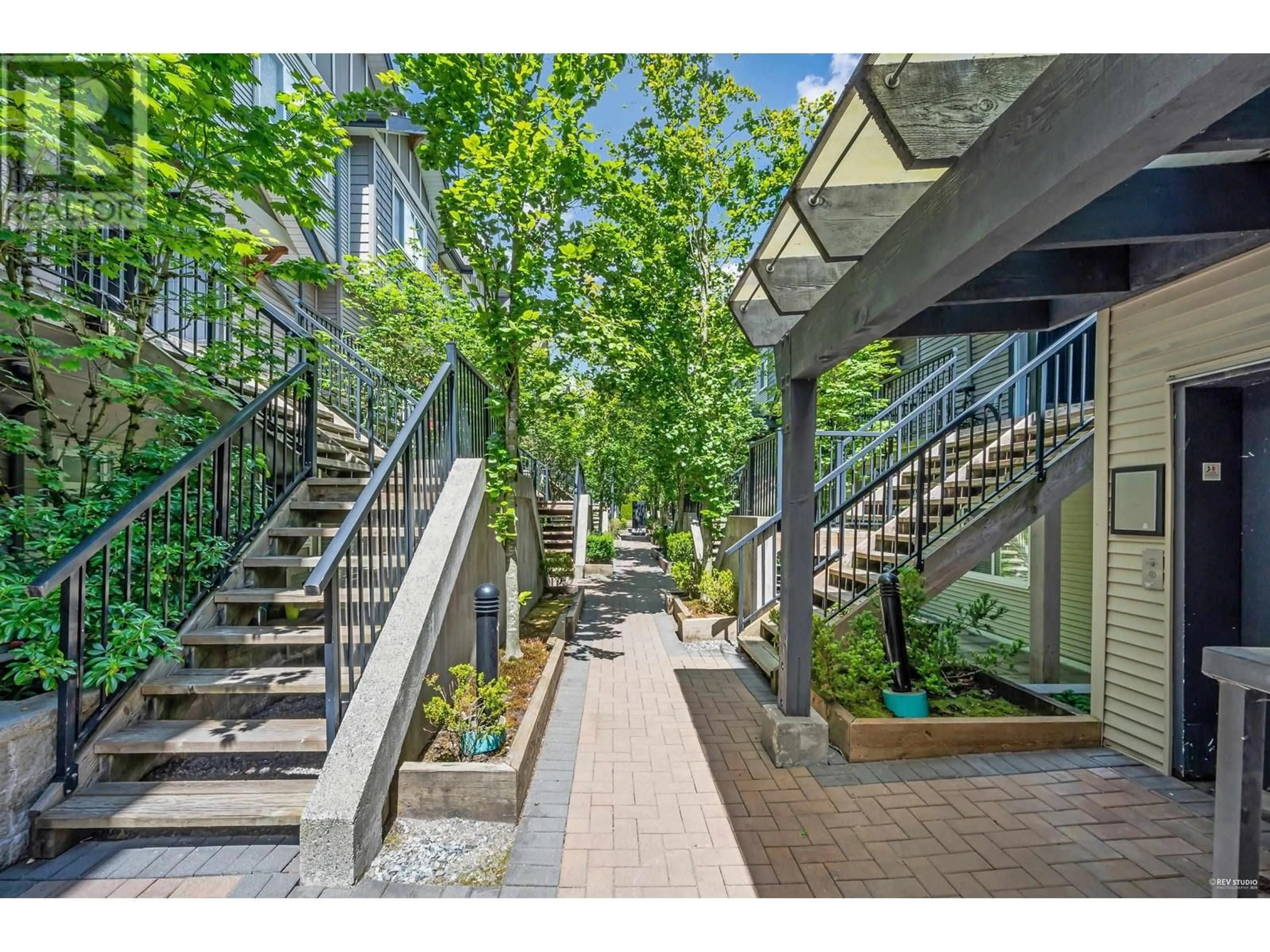 Patio, street for 212 5211 IRMIN STREET, Burnaby British Columbia V5J0C9