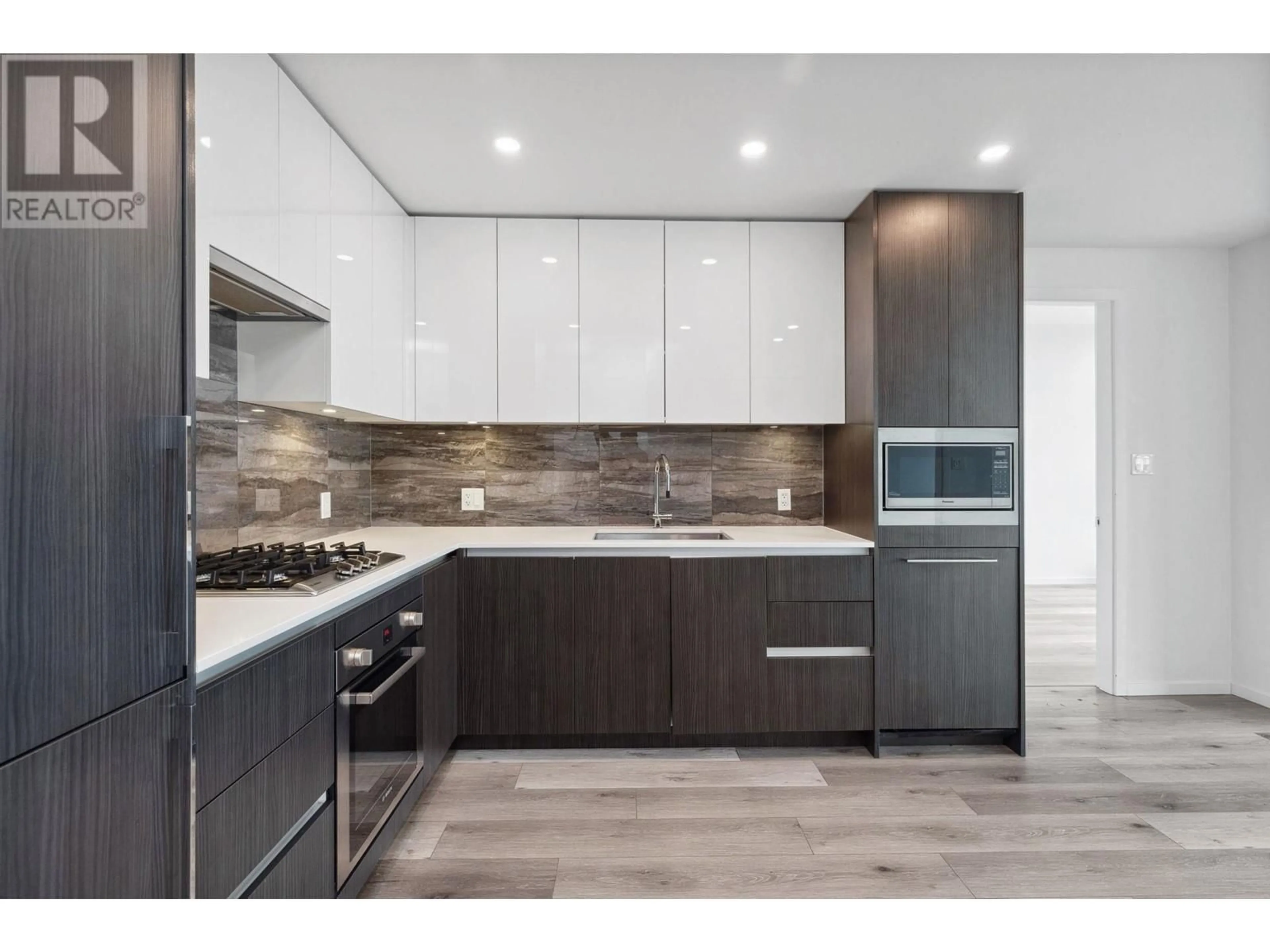 Contemporary kitchen, unknown for 2105 1888 GILMORE AVENUE, Burnaby British Columbia V5C0L2