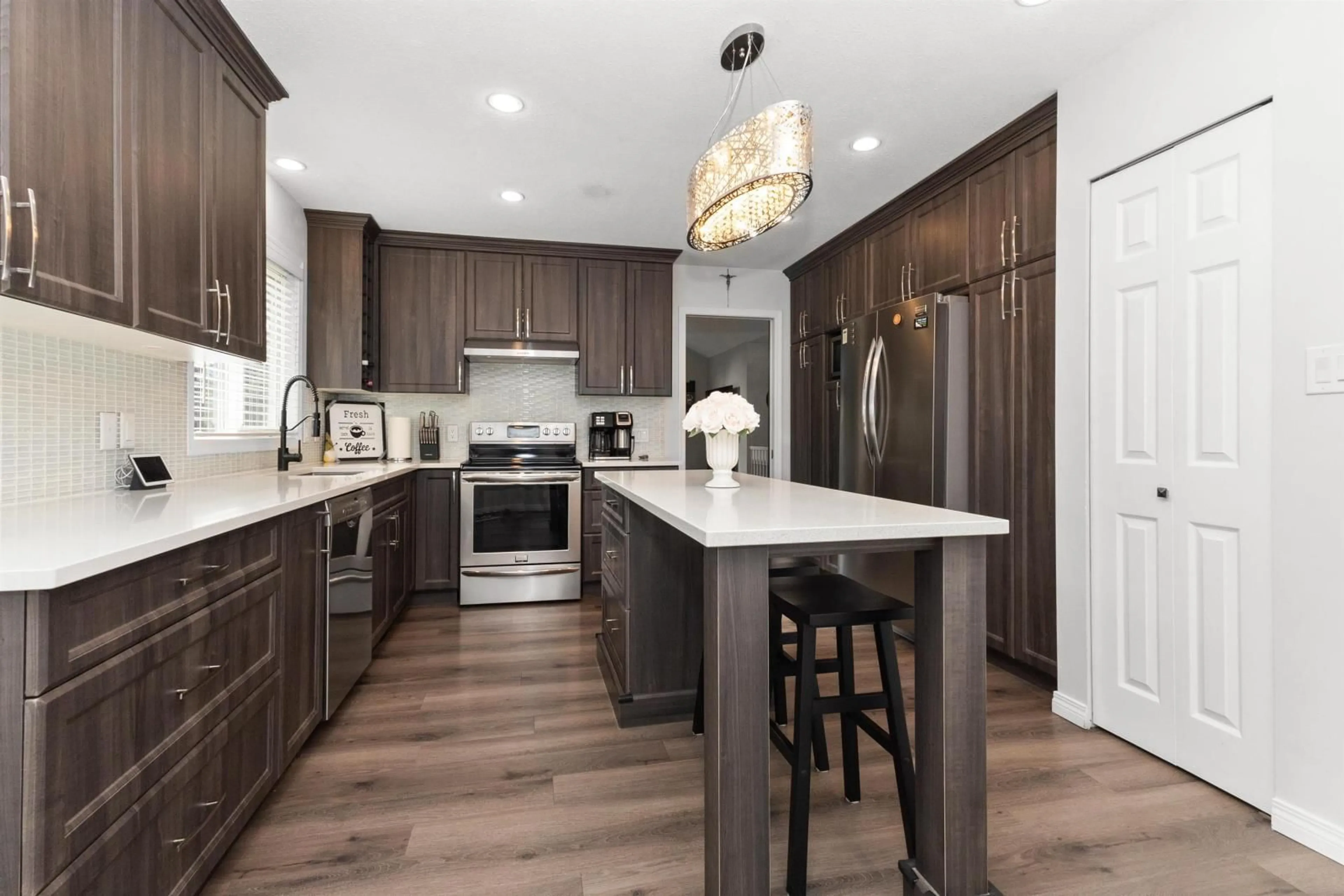 Contemporary kitchen, unknown for 21474 RICHMOND DRIVE, Hope British Columbia V0X1L1