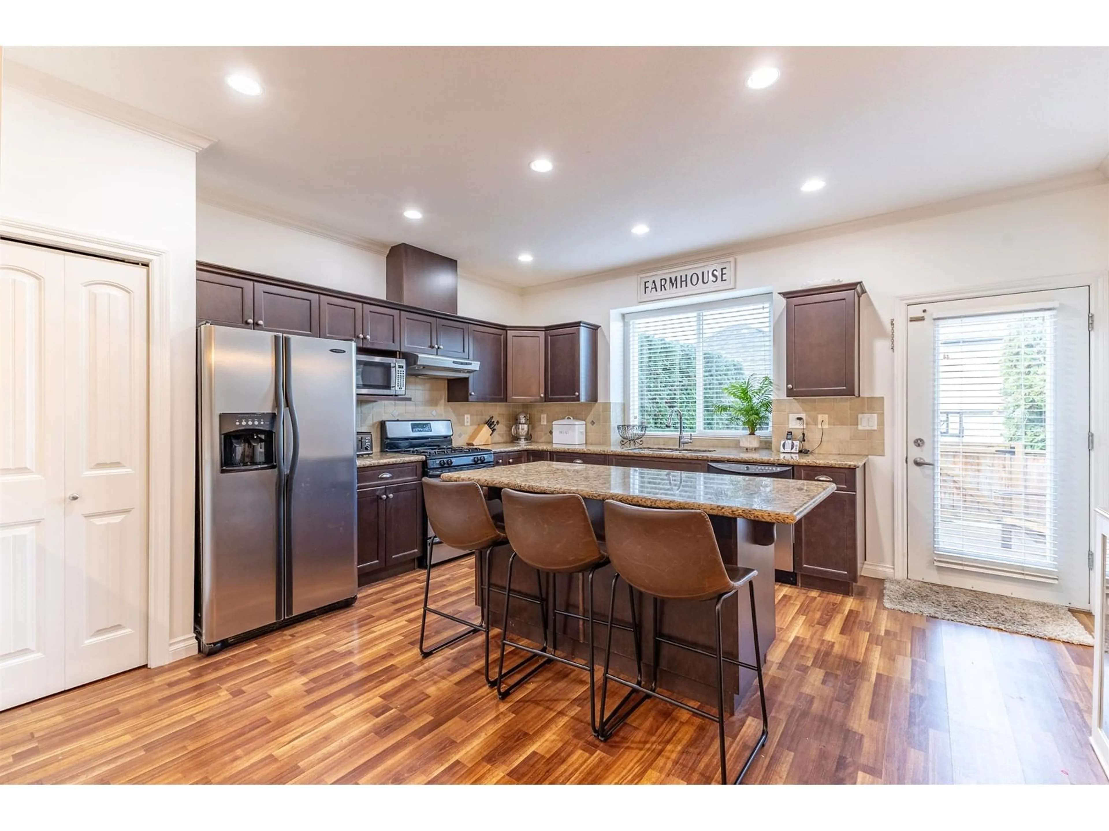 Open concept kitchen, wood/laminate floor for 7013 179A STREET, Surrey British Columbia V3S7S4