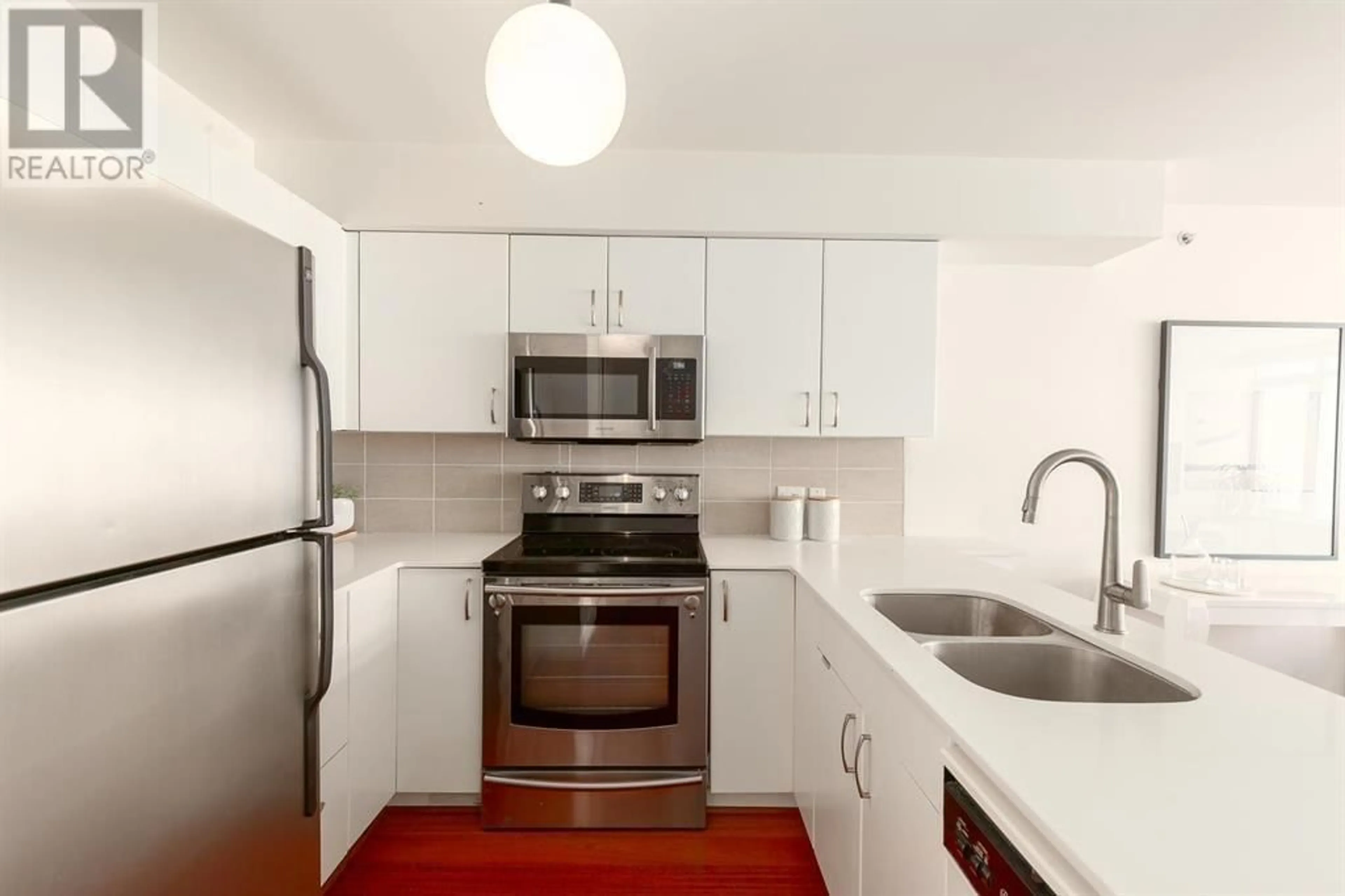 Standard kitchen, unknown for 3202 610 GRANVILLE STREET, Vancouver British Columbia V6C3T3