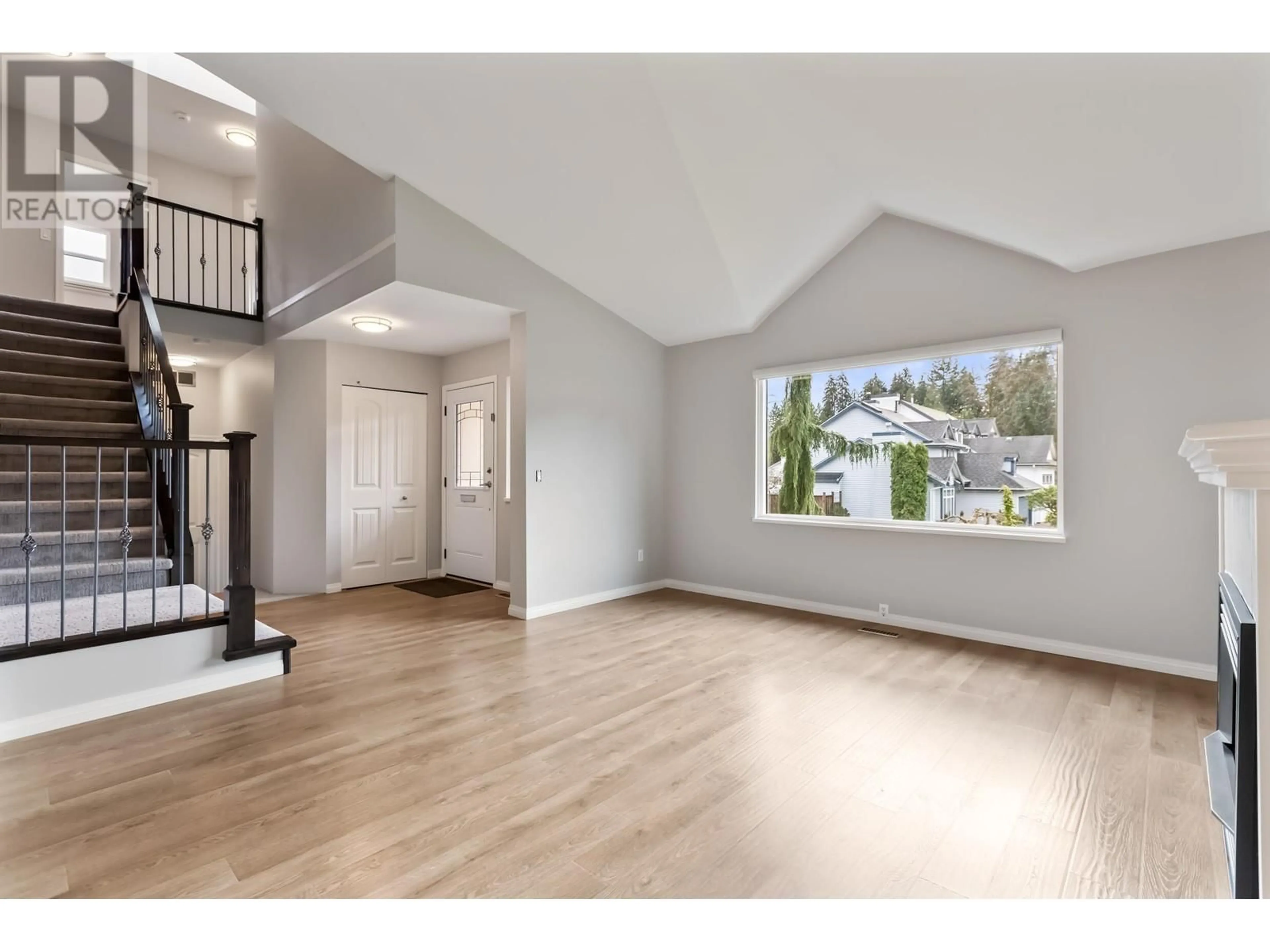 Indoor entryway for 1141 ALDERWOOD AVENUE, Port Coquitlam British Columbia V3B7G3