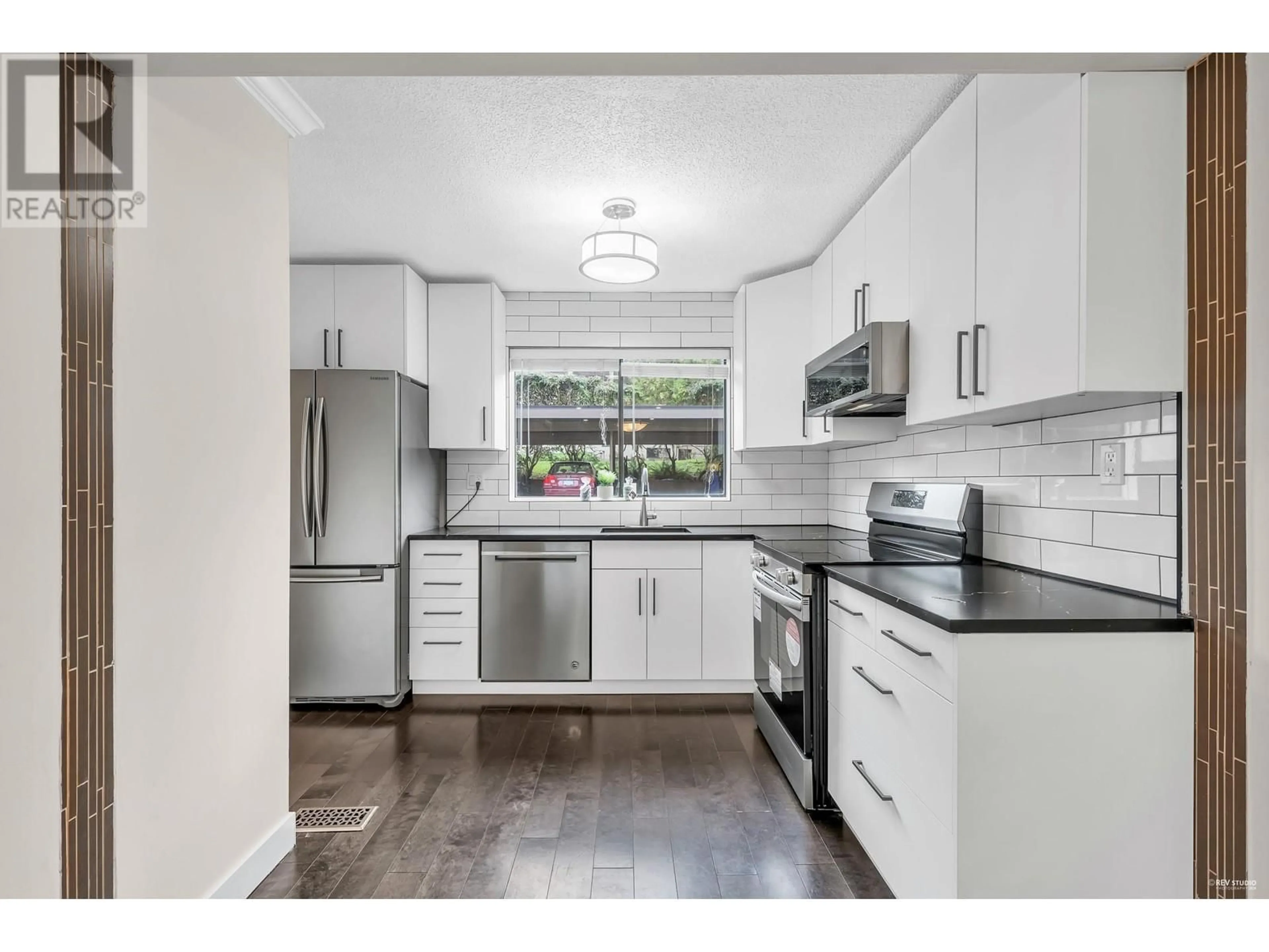 Standard kitchen, unknown for 873 OLD LILLOOET ROAD, North Vancouver British Columbia V7J2H6