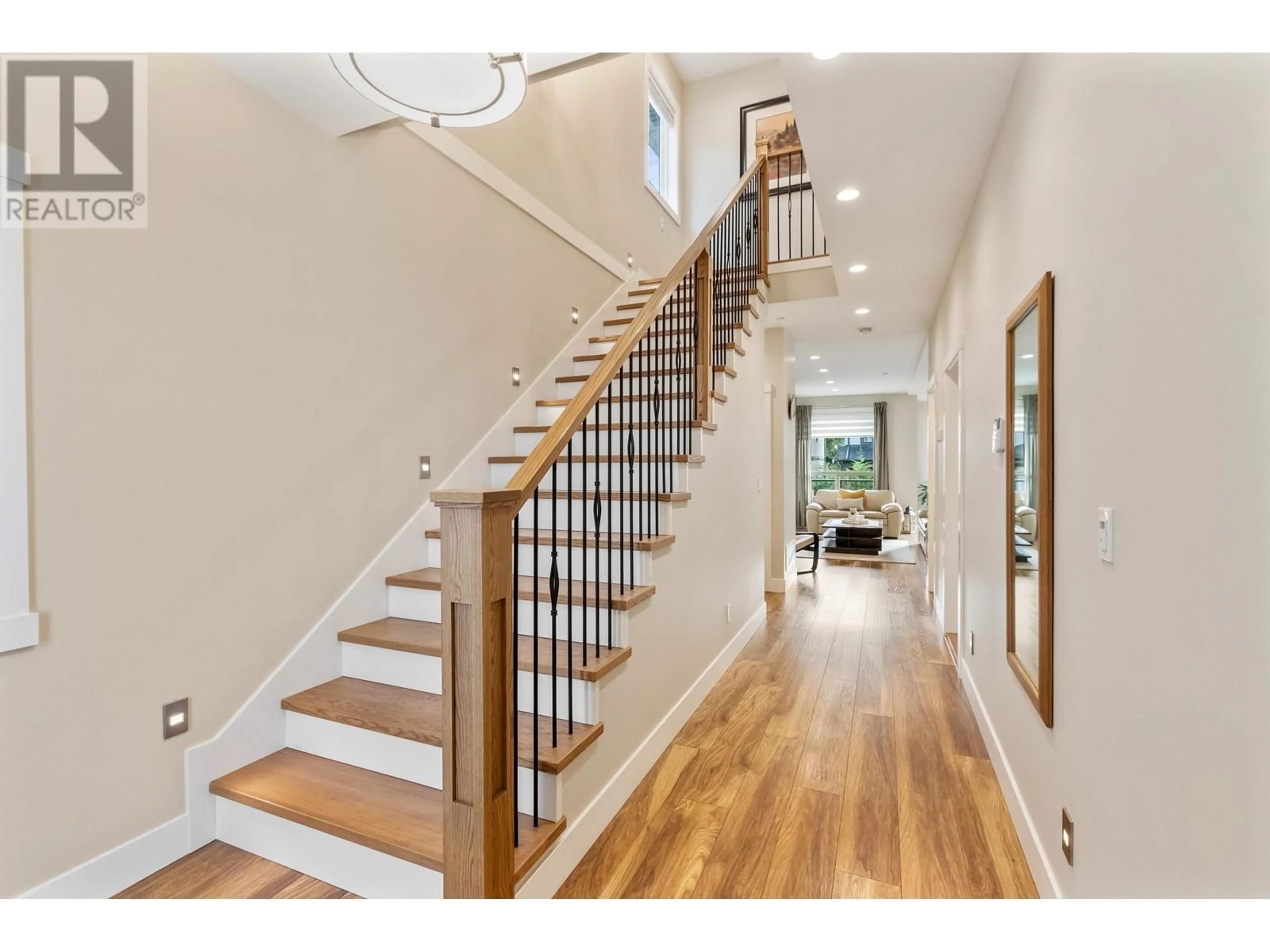 Indoor entryway for 23082 135 AVENUE, Maple Ridge British Columbia V4R0E6