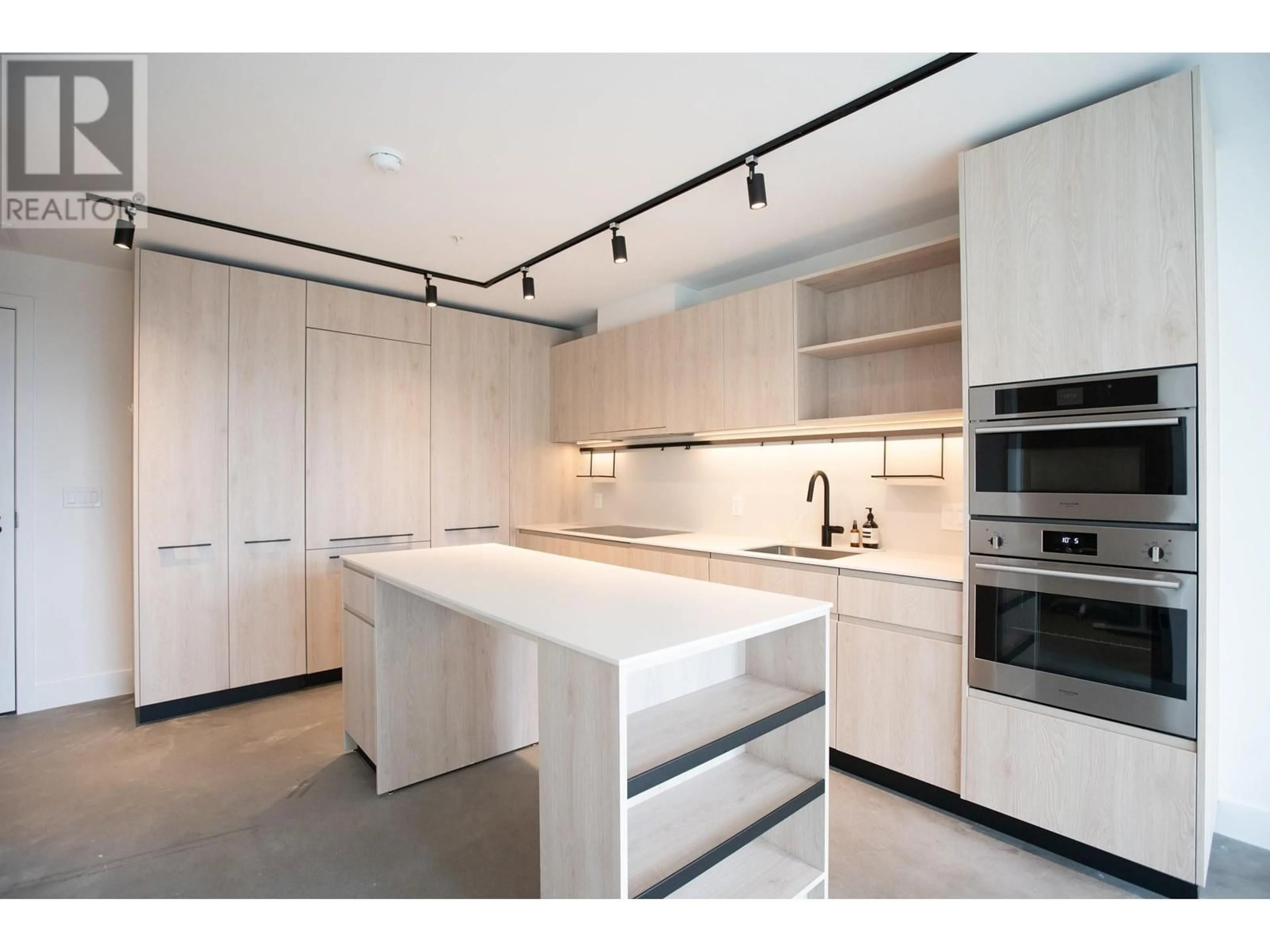 Contemporary kitchen, unknown for 310 3996 DUMFRIES STREET, Vancouver British Columbia V5N0J1