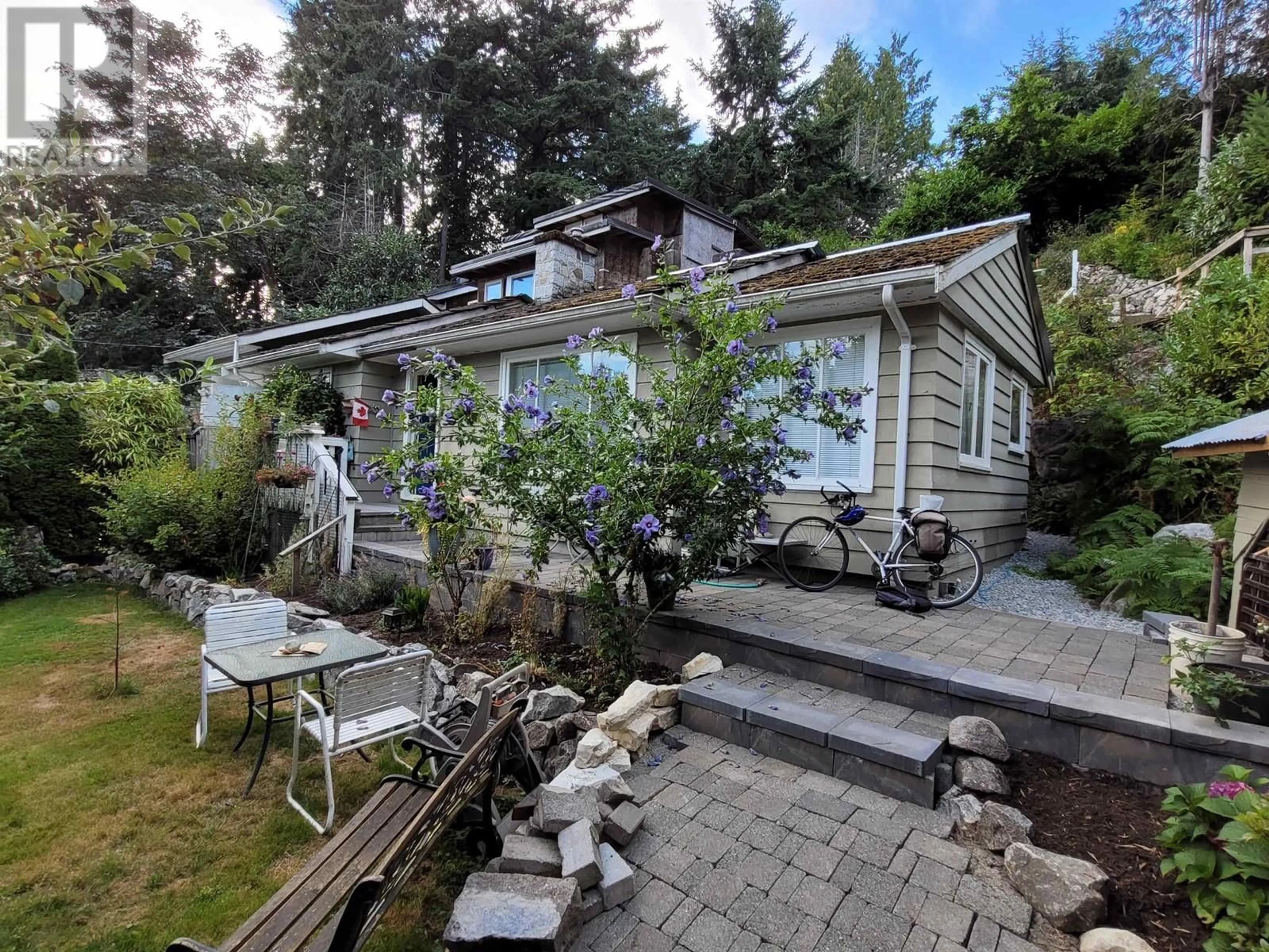 A pic from outside/outdoor area/front of a property/back of a property/a pic from drone, unknown for 4405 MARINE DRIVE, West Vancouver British Columbia V7W1N8