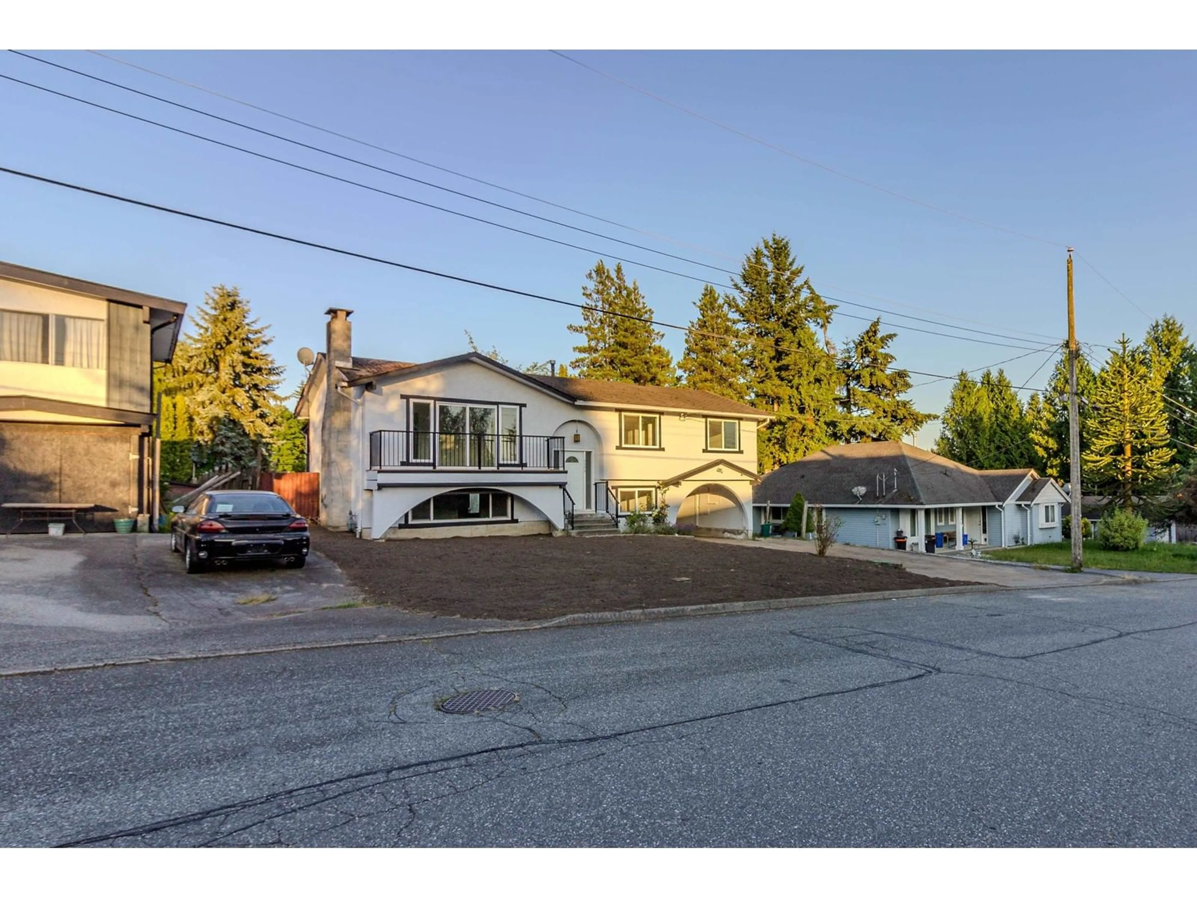 A pic from outside/outdoor area/front of a property/back of a property/a pic from drone, street for 7506 MARTIN PLACE, Mission British Columbia V2V3K7