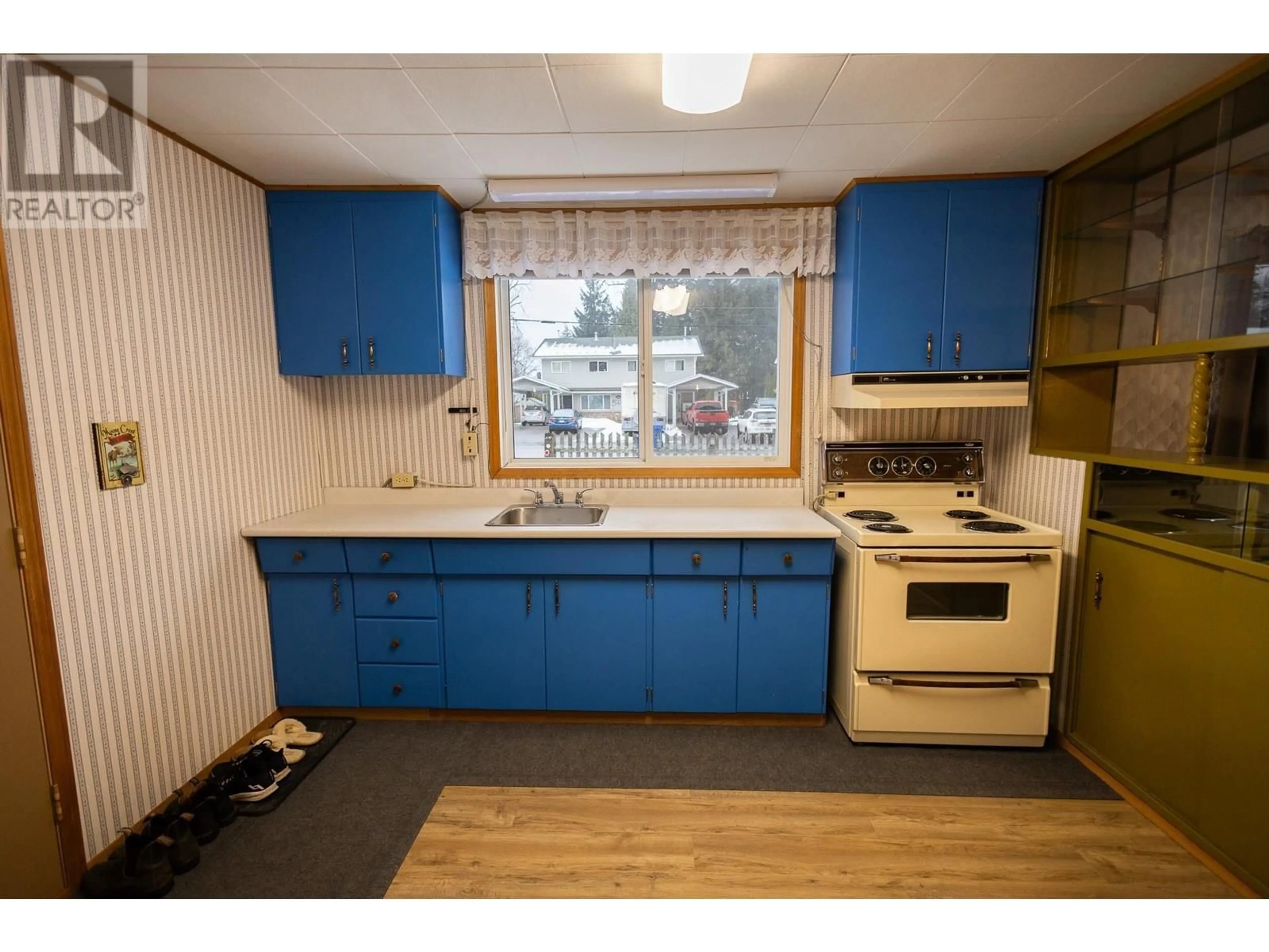 Standard kitchen, wood/laminate floor for 5116 MEDEEK AVENUE, Terrace British Columbia V8G1E1