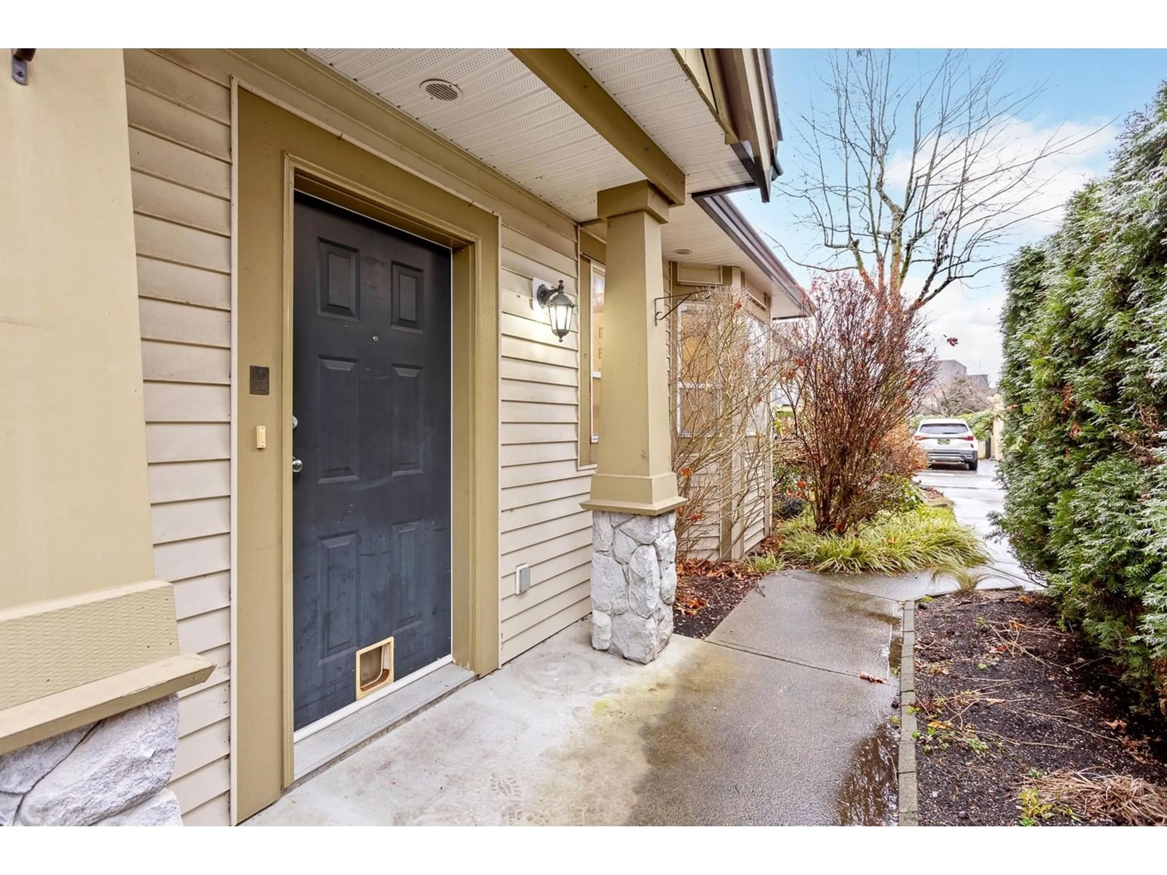 Indoor entryway for 39 18707 65 AVENUE, Surrey British Columbia V3S9H2