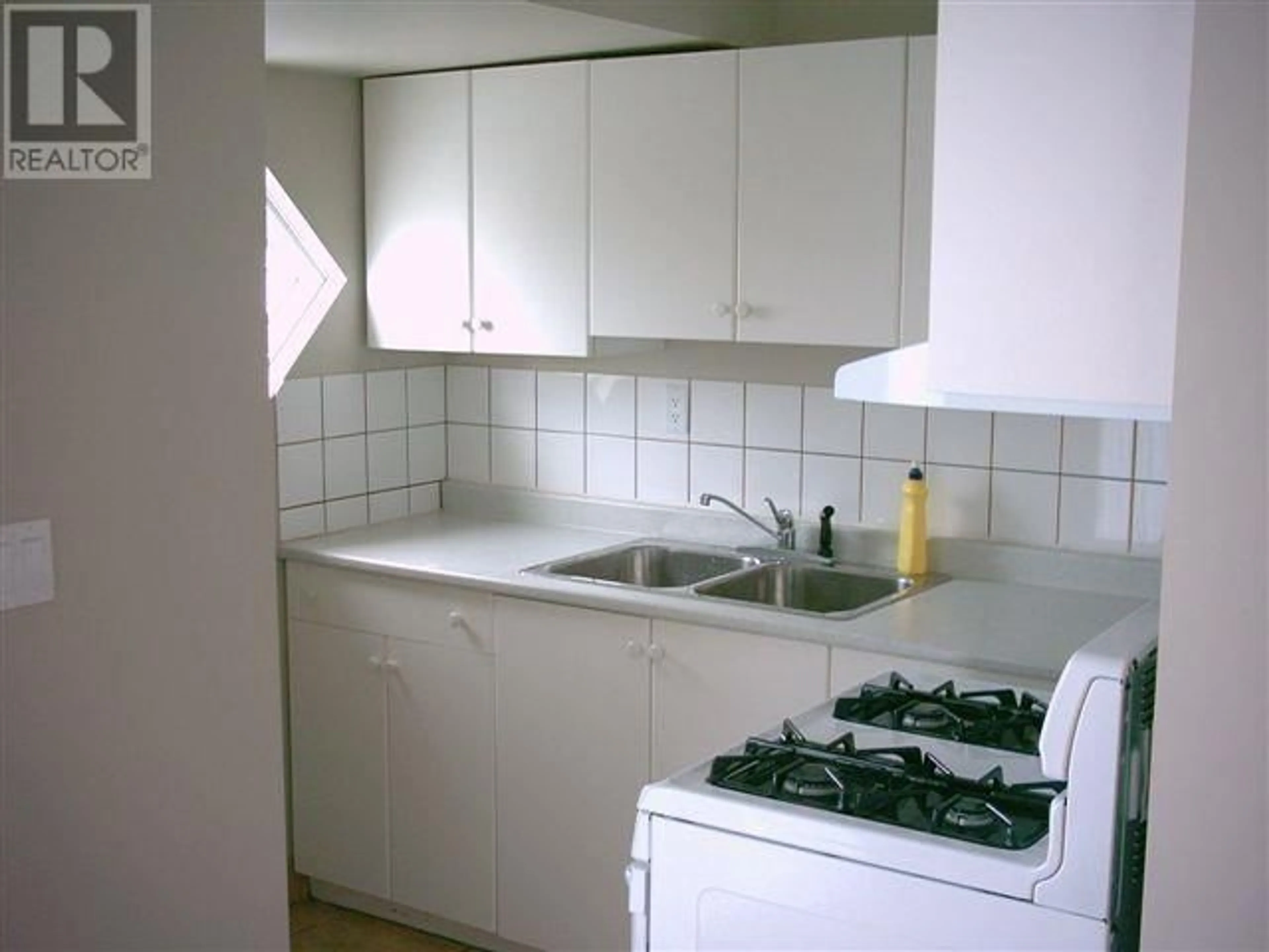 Standard kitchen, unknown for 749 E 16TH AVENUE, Vancouver British Columbia V5T2V5