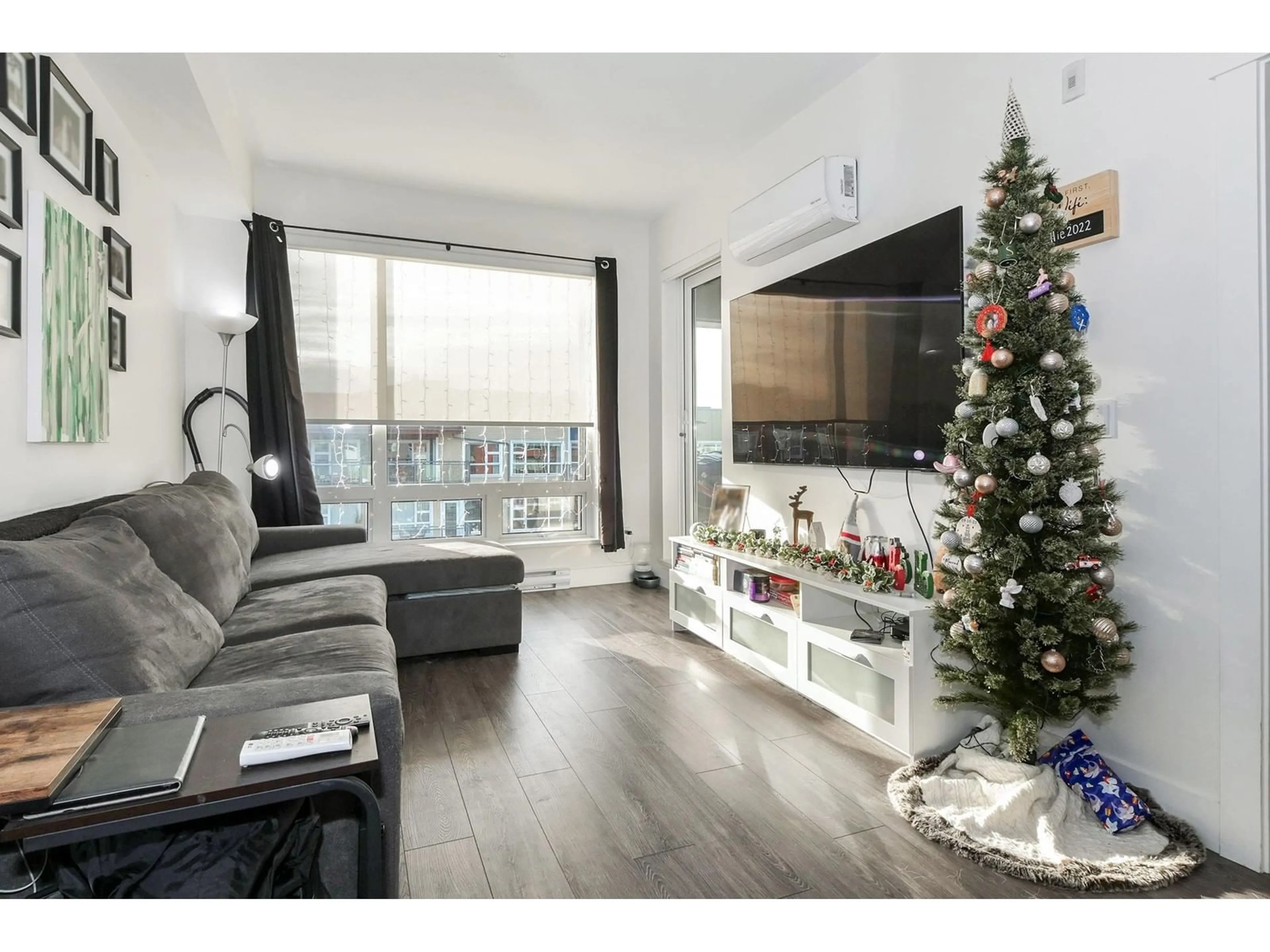 Living room with furniture, wood/laminate floor for A414 20727 WILLOUGHBY  TOWN CENTER DRIVE, Langley British Columbia V2Y3N1