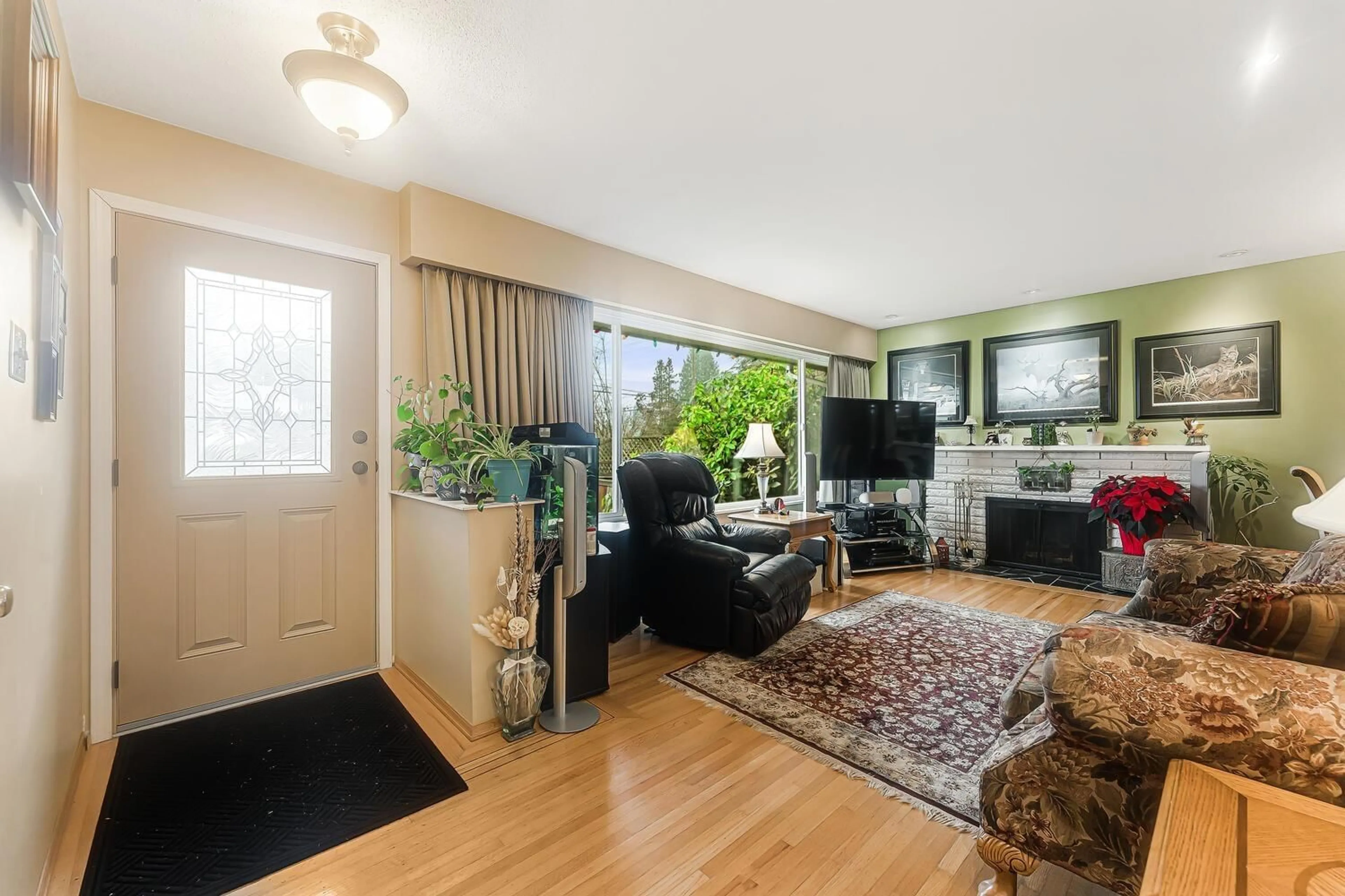 Living room with furniture, wood/laminate floor for 11423 94 AVENUE, Delta British Columbia V4C3R3