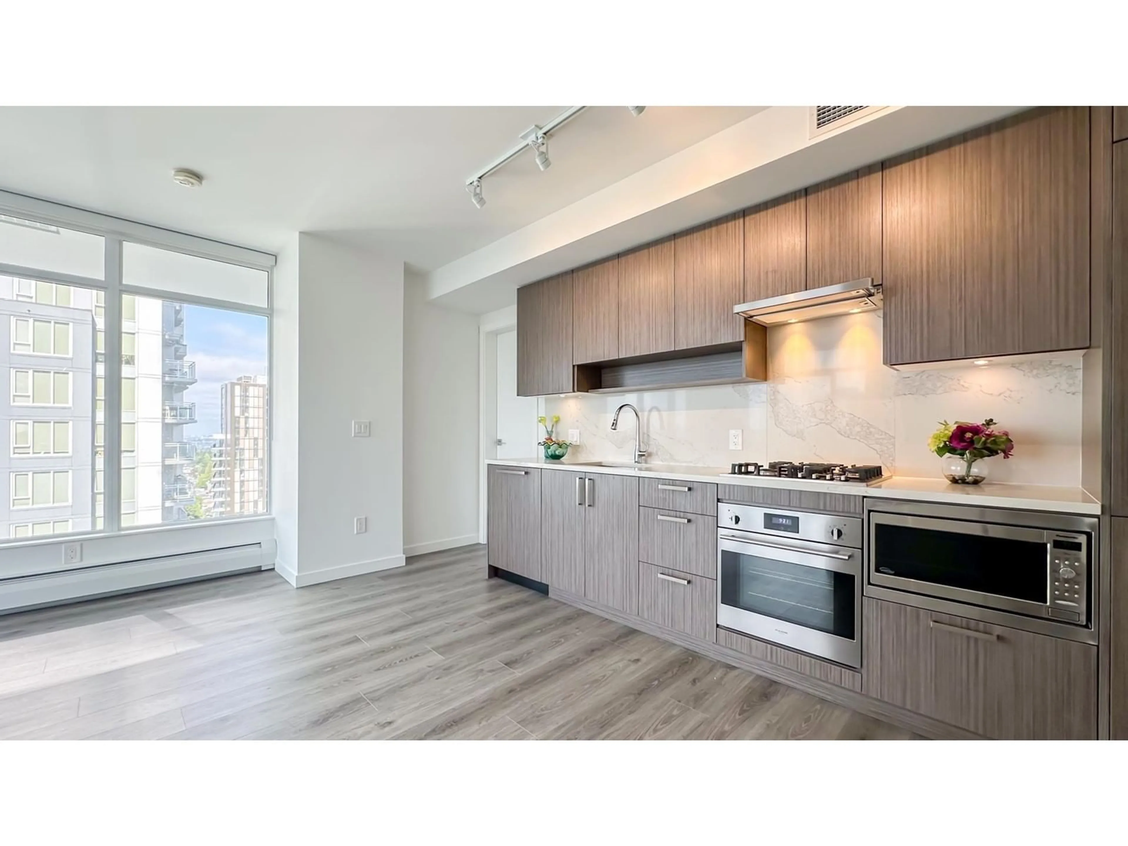 Open concept kitchen, unknown for 2211 13350 CENTRAL AVENUE, Surrey British Columbia V3T0S1