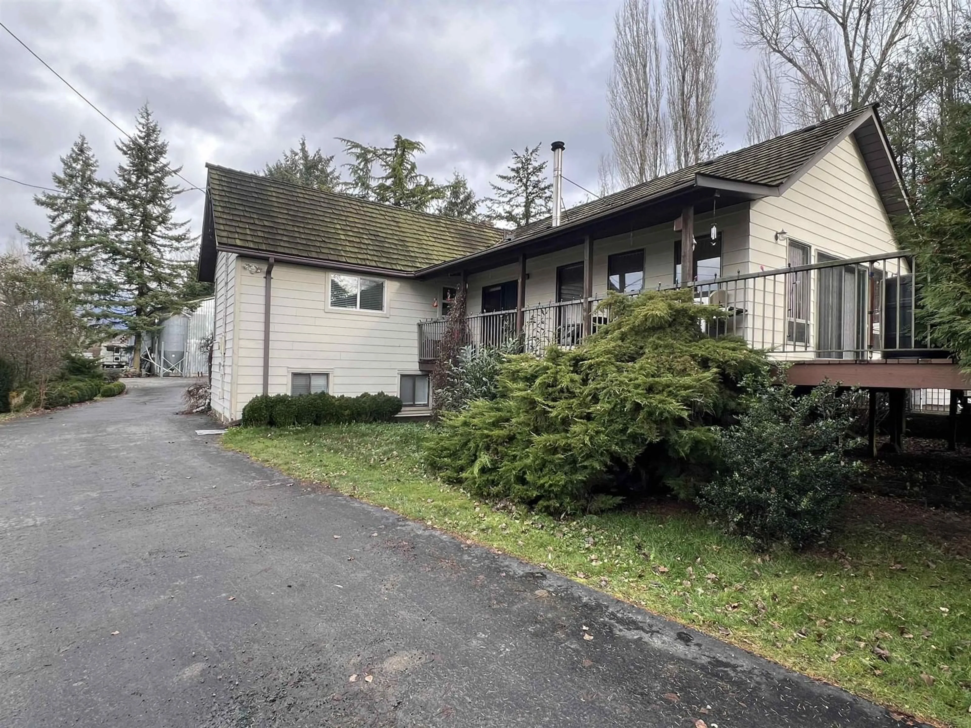 A pic from outside/outdoor area/front of a property/back of a property/a pic from drone, street for 29051 HAVERMAN ROAD, Abbotsford British Columbia V4X2P4