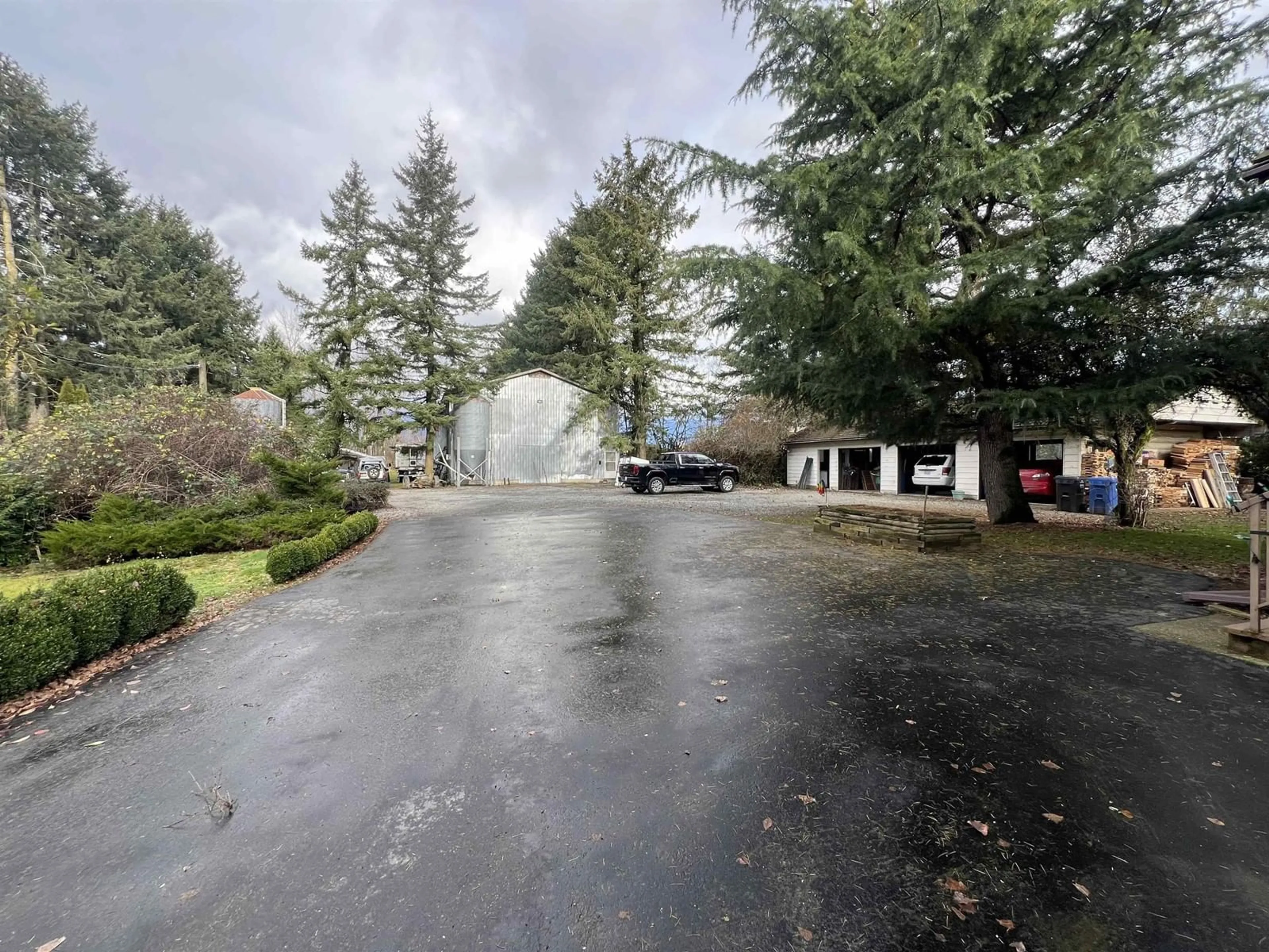 A pic from outside/outdoor area/front of a property/back of a property/a pic from drone, street for 29051 HAVERMAN ROAD, Abbotsford British Columbia V4X2P4