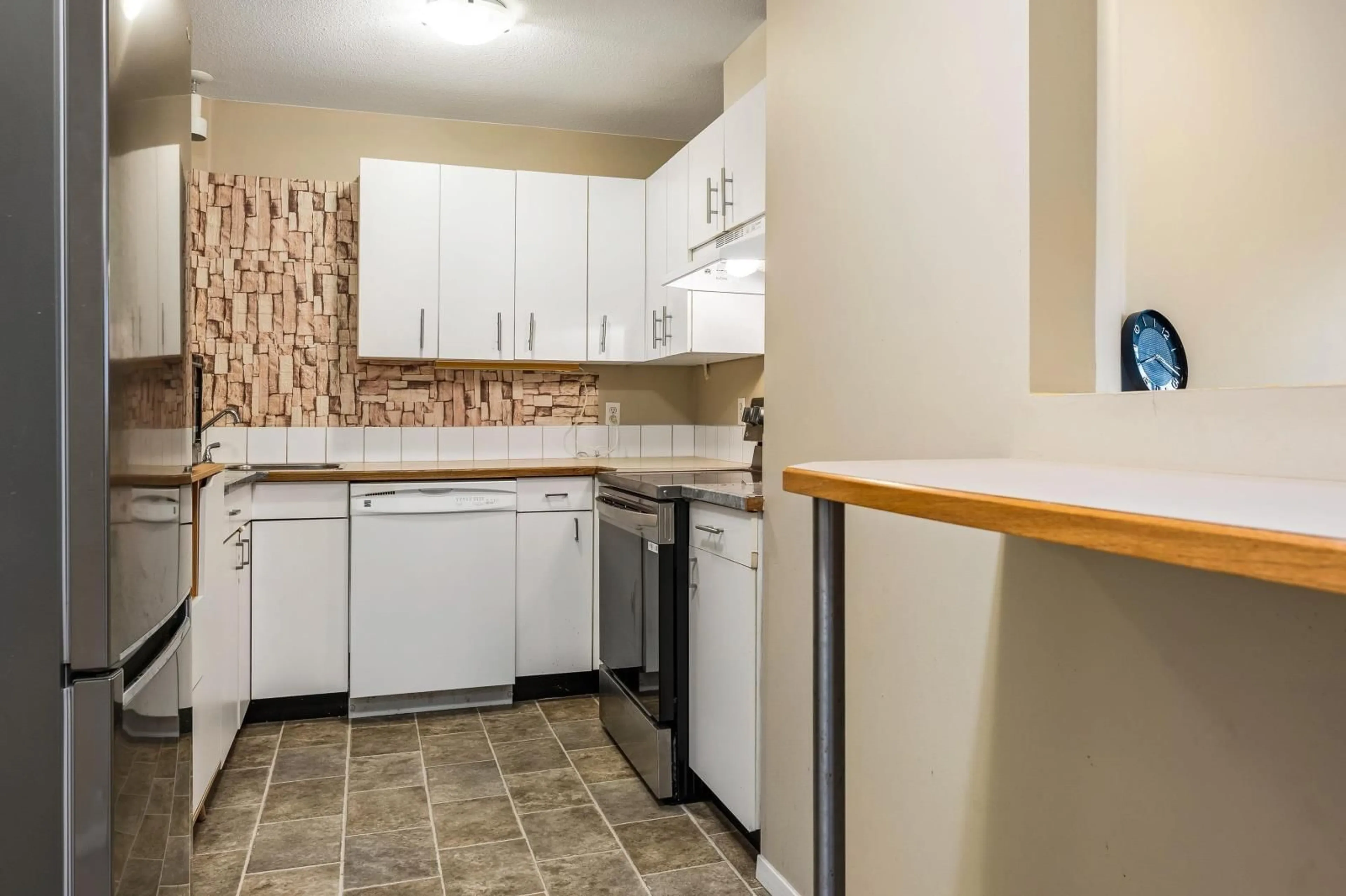 Standard kitchen, unknown for 203 46351 YALE ROAD, Chilliwack British Columbia V2P2P8