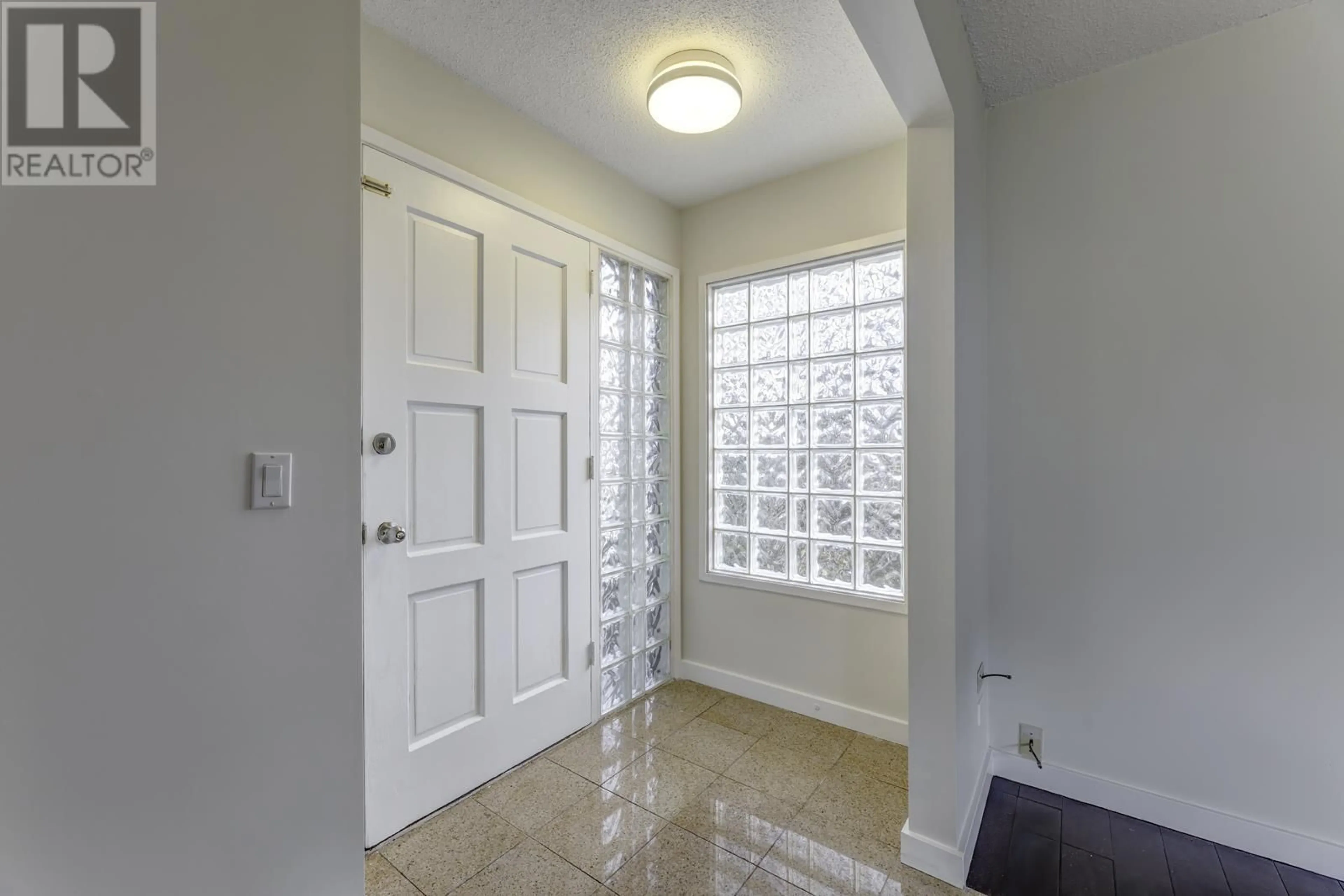 Indoor entryway for 11939 DOVER STREET, Maple Ridge British Columbia V2X5P6