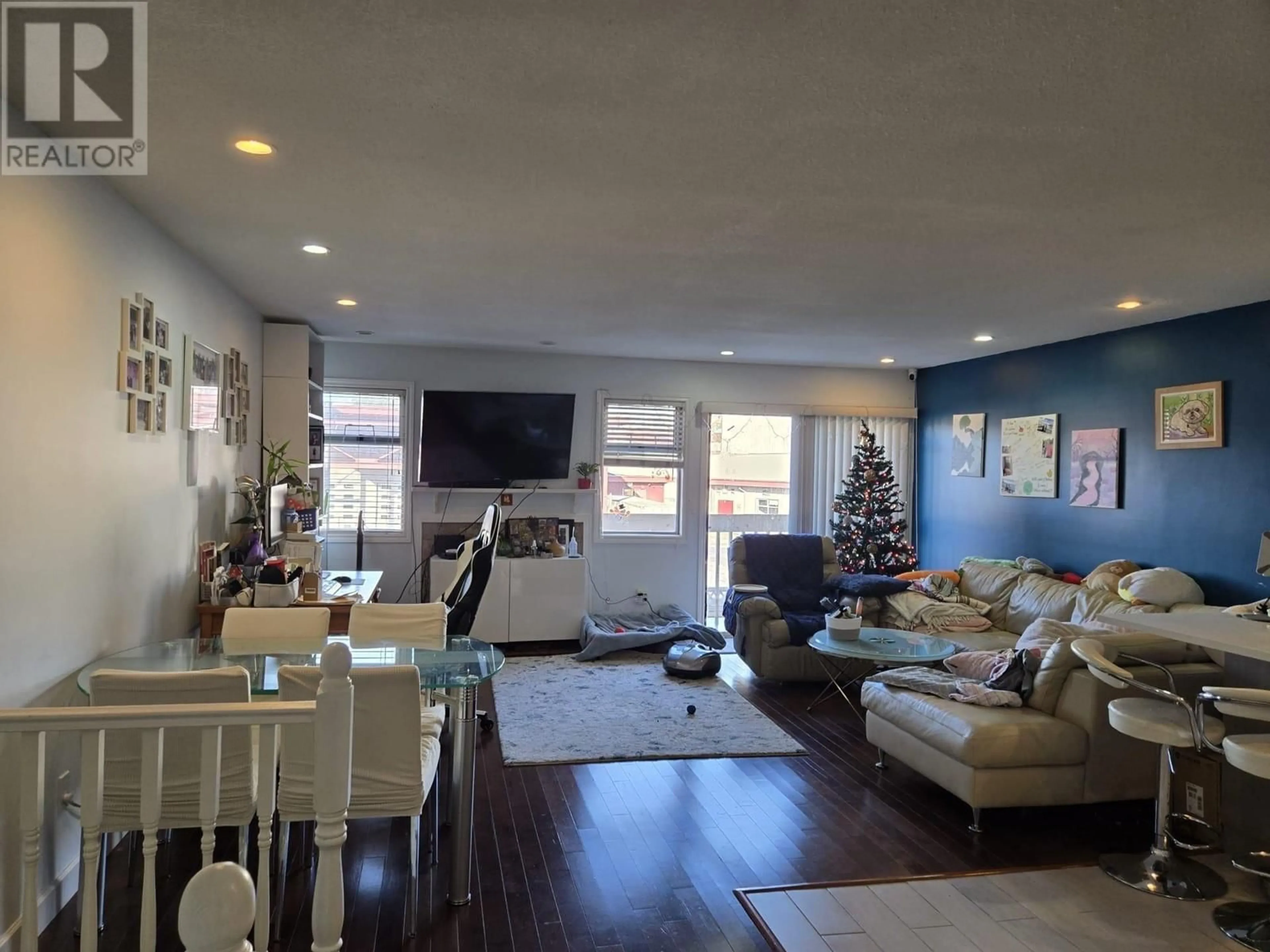 Living room with furniture, wood/laminate floor for 6 - 7240 MOFFATT ROAD, Richmond British Columbia V6Y3N7