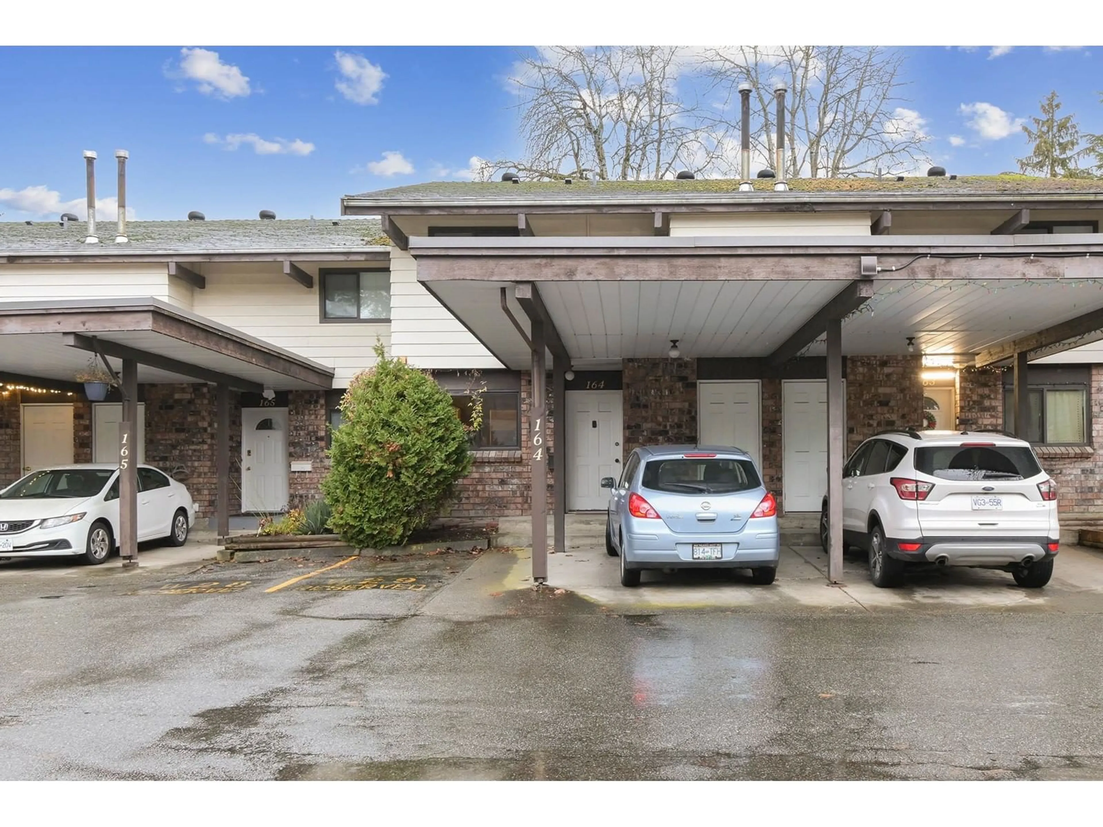 Indoor garage for 164 7486 138 STREET, Surrey British Columbia V3W6G4