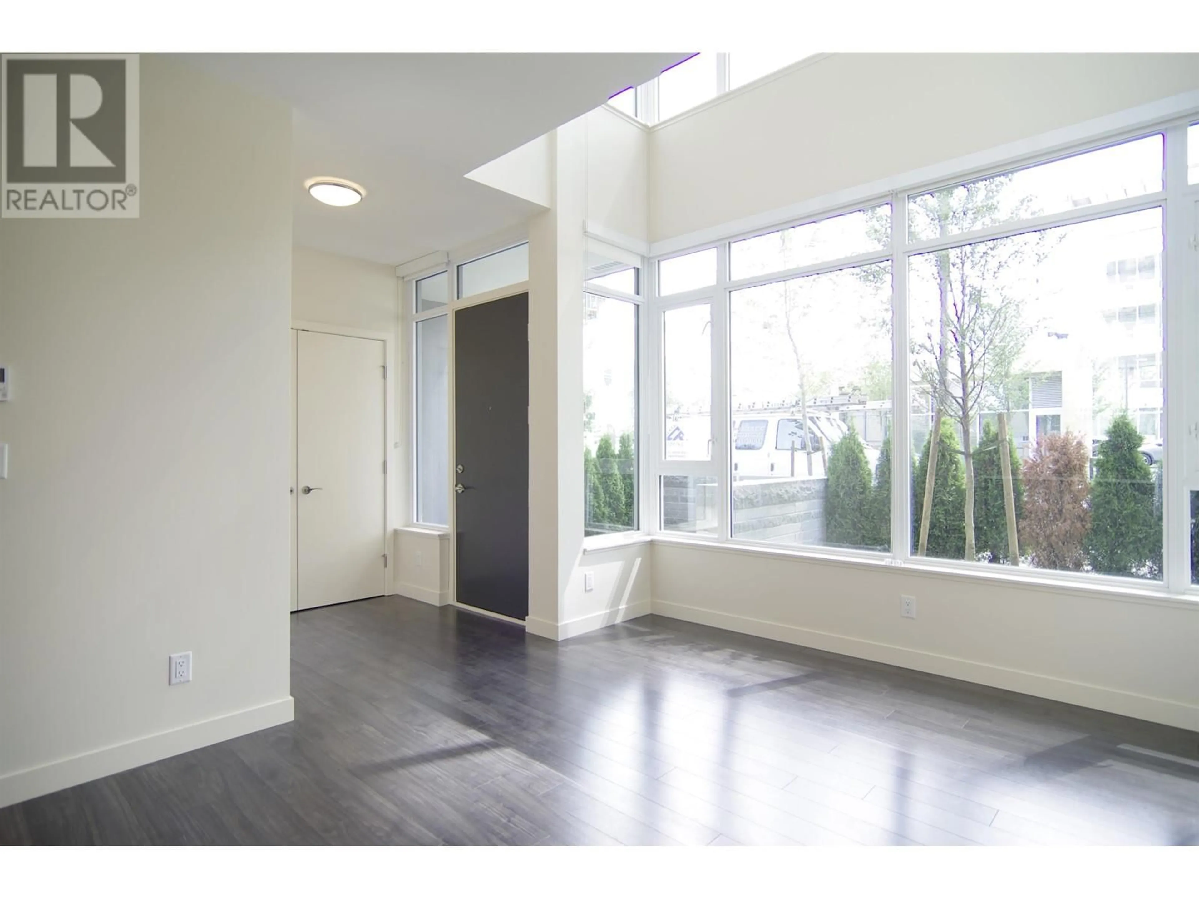 Indoor foyer for TH1 6288 CASSIE AVENUE, Burnaby British Columbia V5H0H7