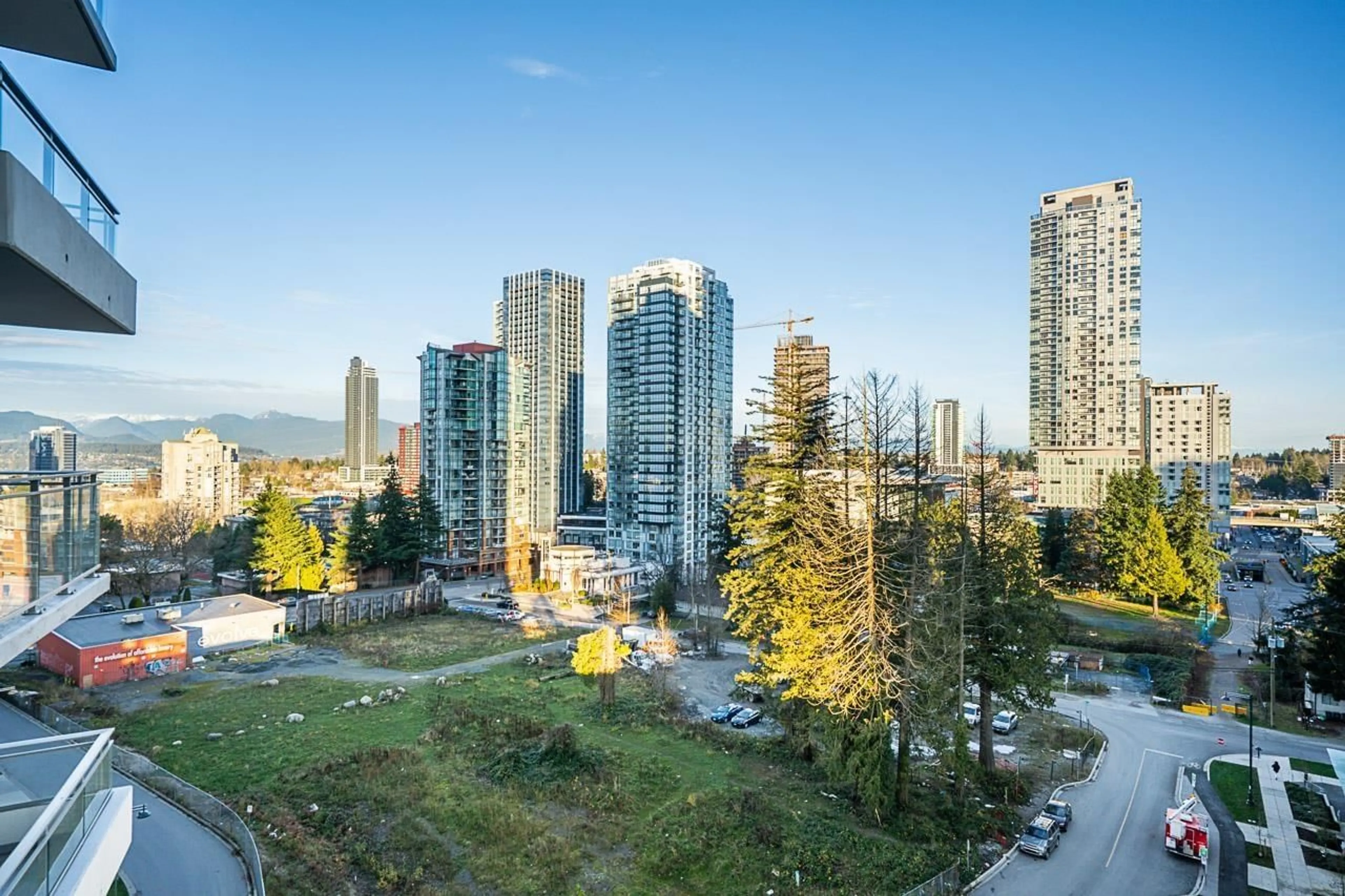 A pic from outside/outdoor area/front of a property/back of a property/a pic from drone, city buildings view from balcony for 911 13308 CENTRAL AVENUE, Surrey British Columbia V3T0M4