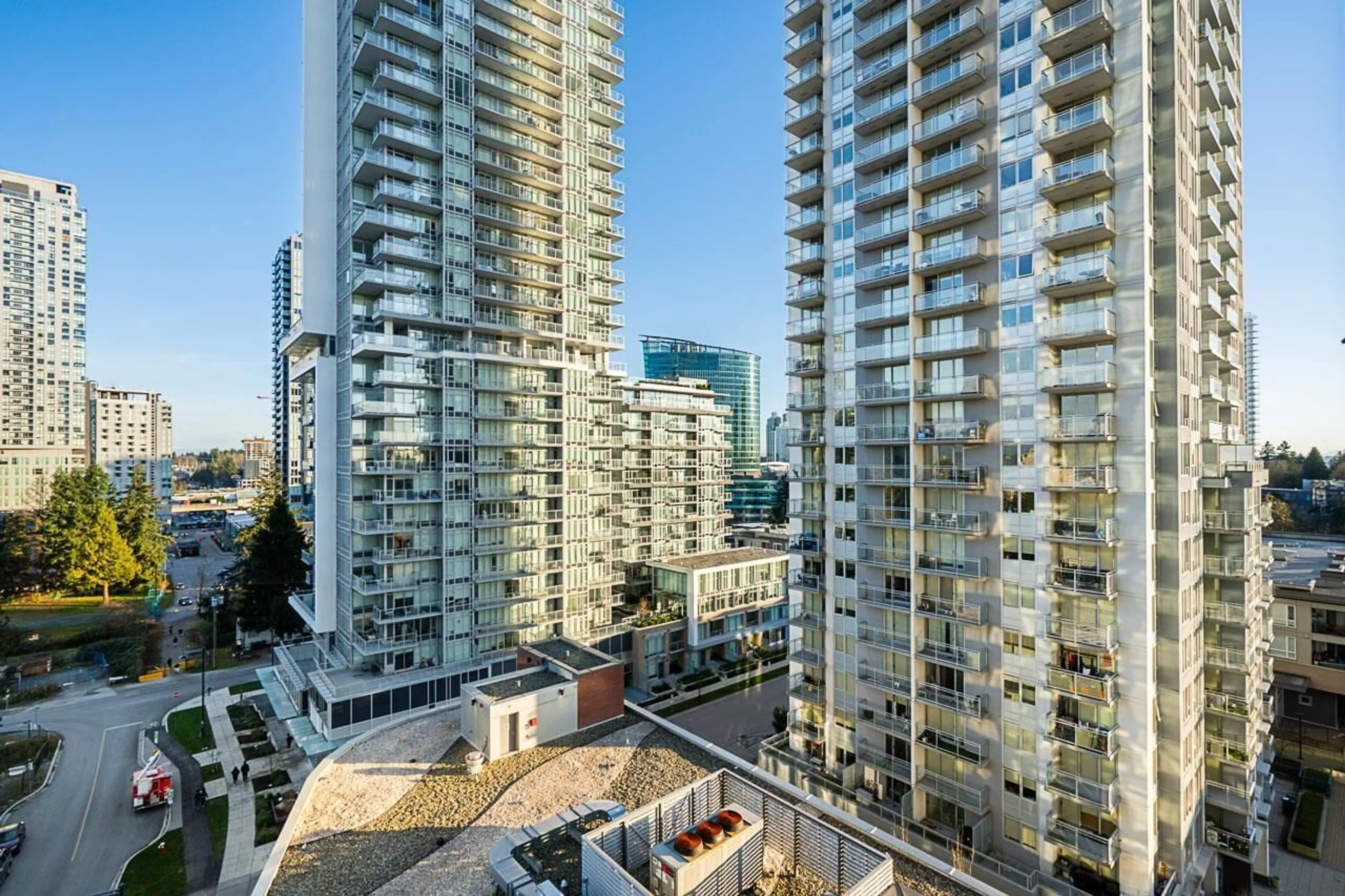 Balcony in the apartment, city buildings view from balcony for 911 13308 CENTRAL AVENUE, Surrey British Columbia V3T0M4