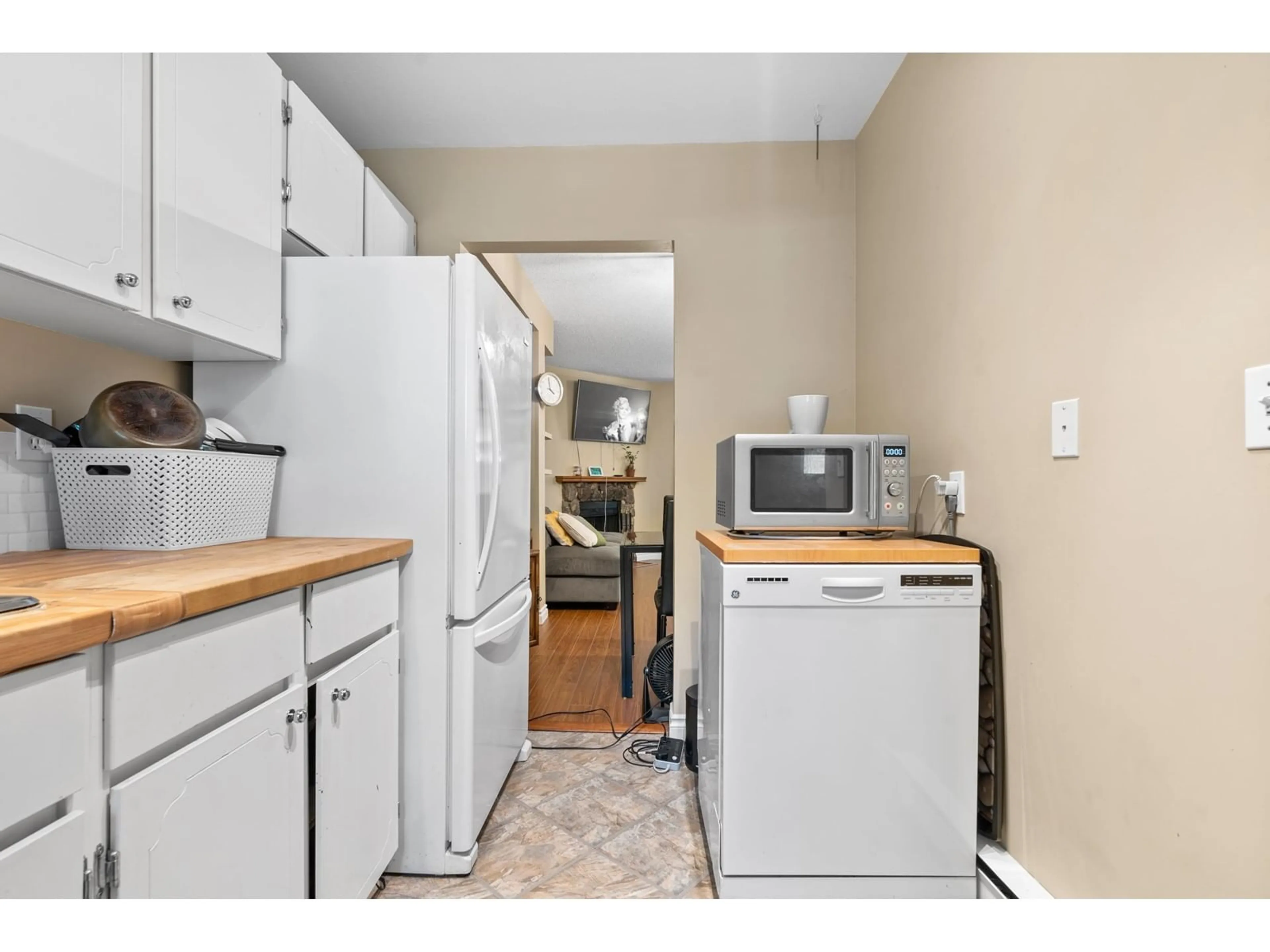 Standard kitchen, unknown for 122 13714 67 AVENUE, Surrey British Columbia V3W6X6