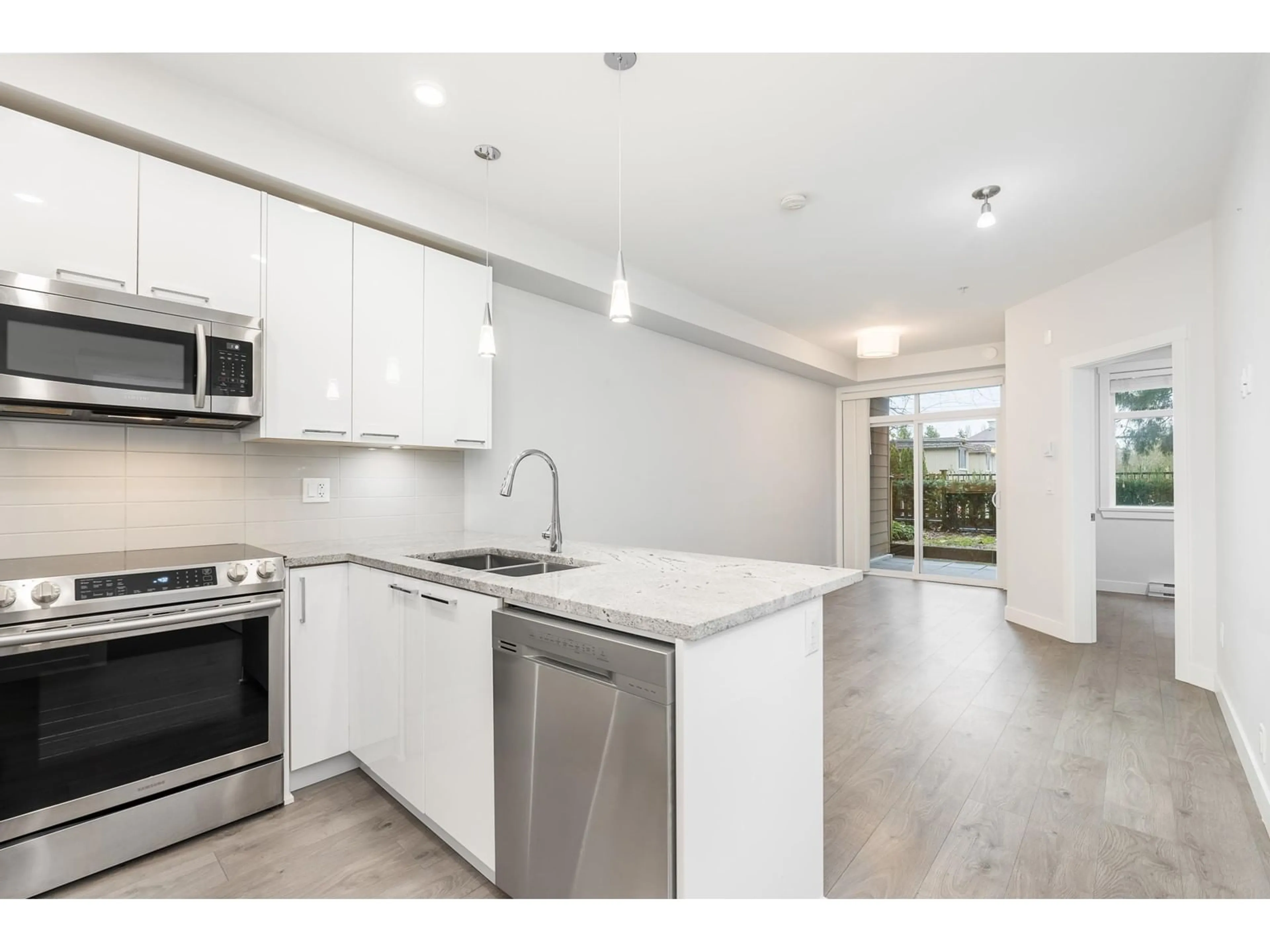 Open concept kitchen, unknown for 102 20686 EASTLEIGH CRESCENT, Langley British Columbia V3A0M4