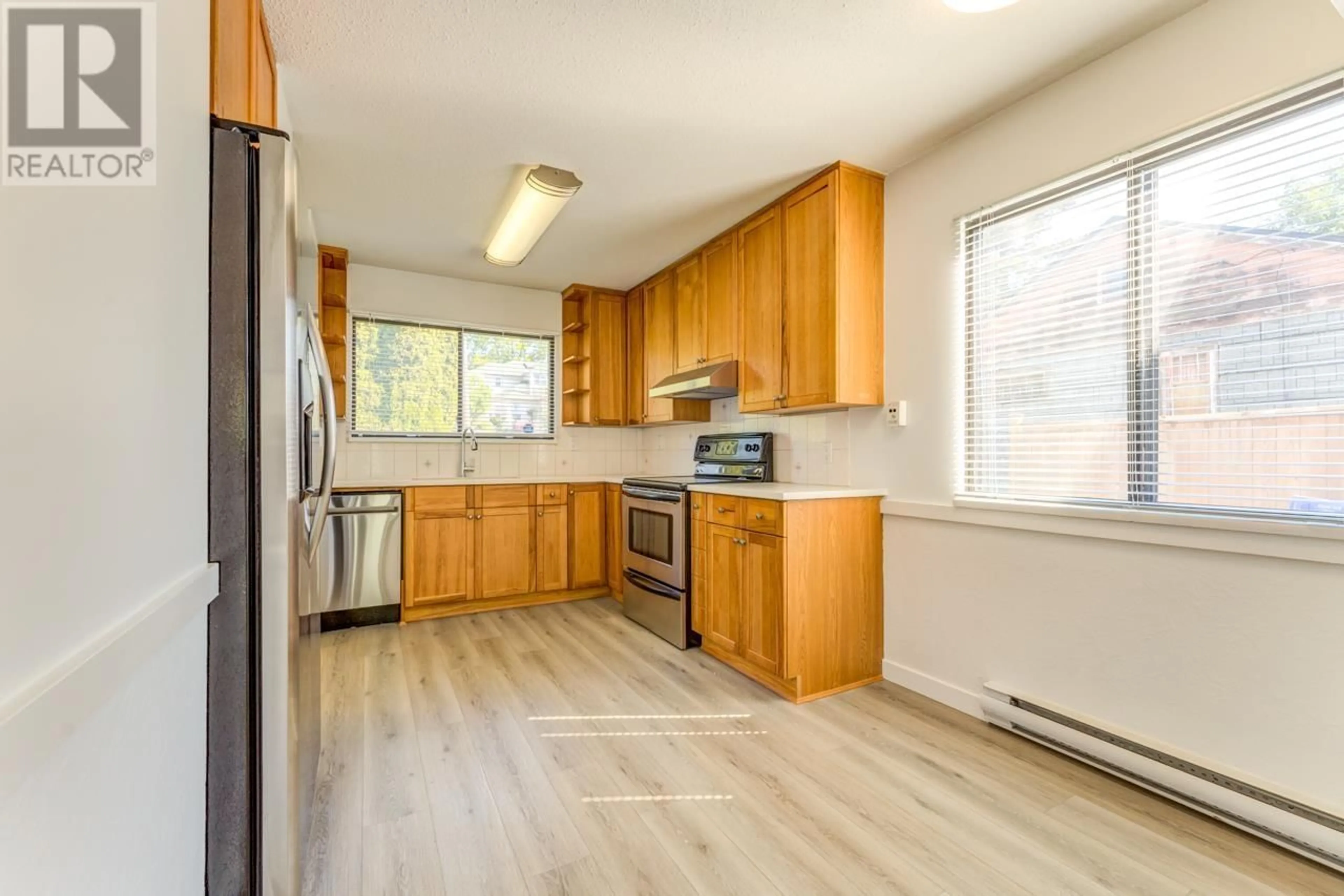 Standard kitchen, wood/laminate floor for 1018 ROCHESTER AVENUE, Coquitlam British Columbia V3K2W7