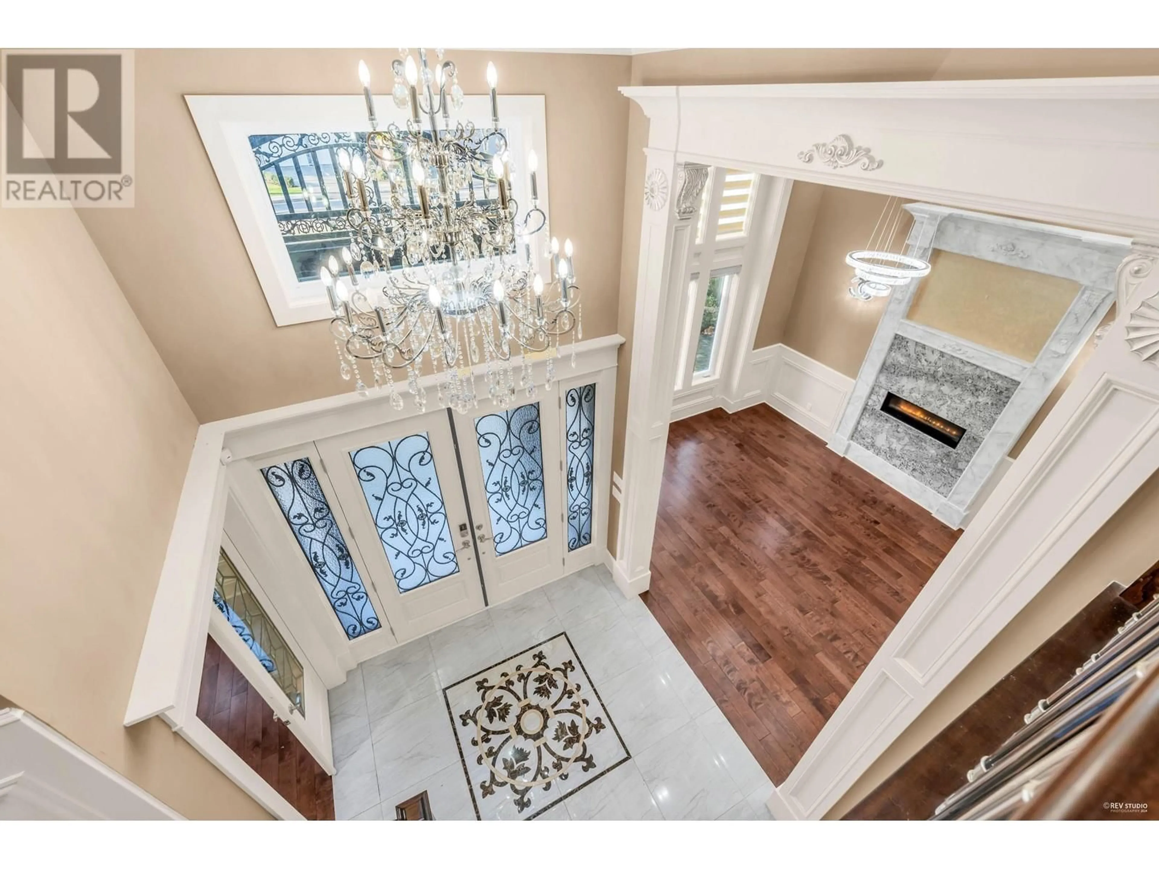 Indoor entryway for 8600 FAIRFAX CRESCENT, Richmond British Columbia V7C1Y1