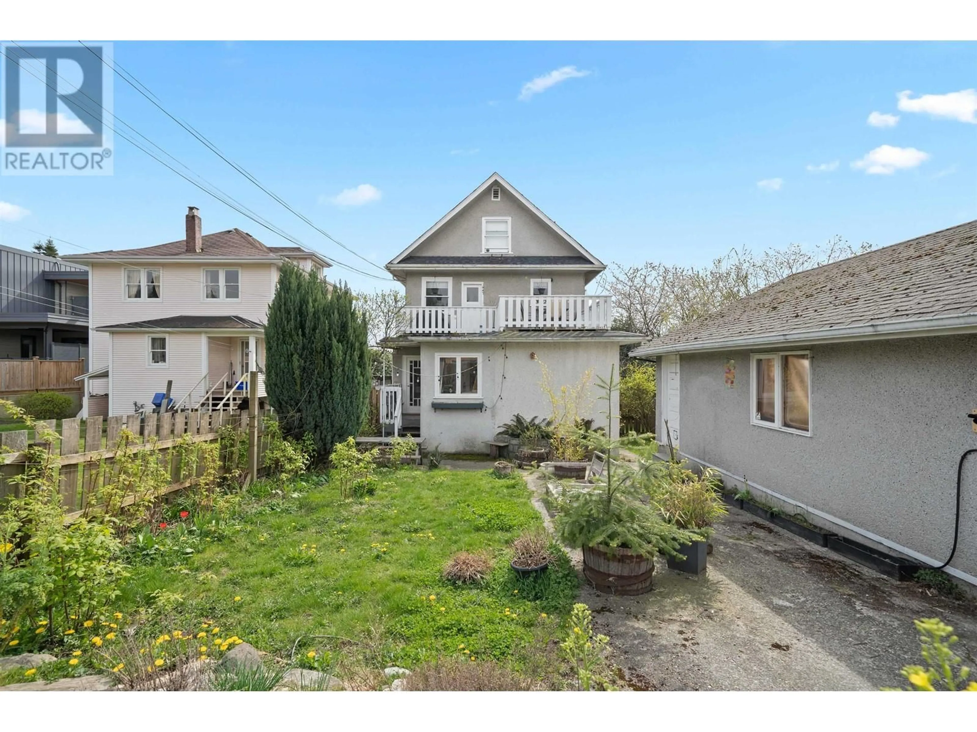 A pic from outside/outdoor area/front of a property/back of a property/a pic from drone, street for 444 E 6TH STREET, North Vancouver British Columbia V7L1P9