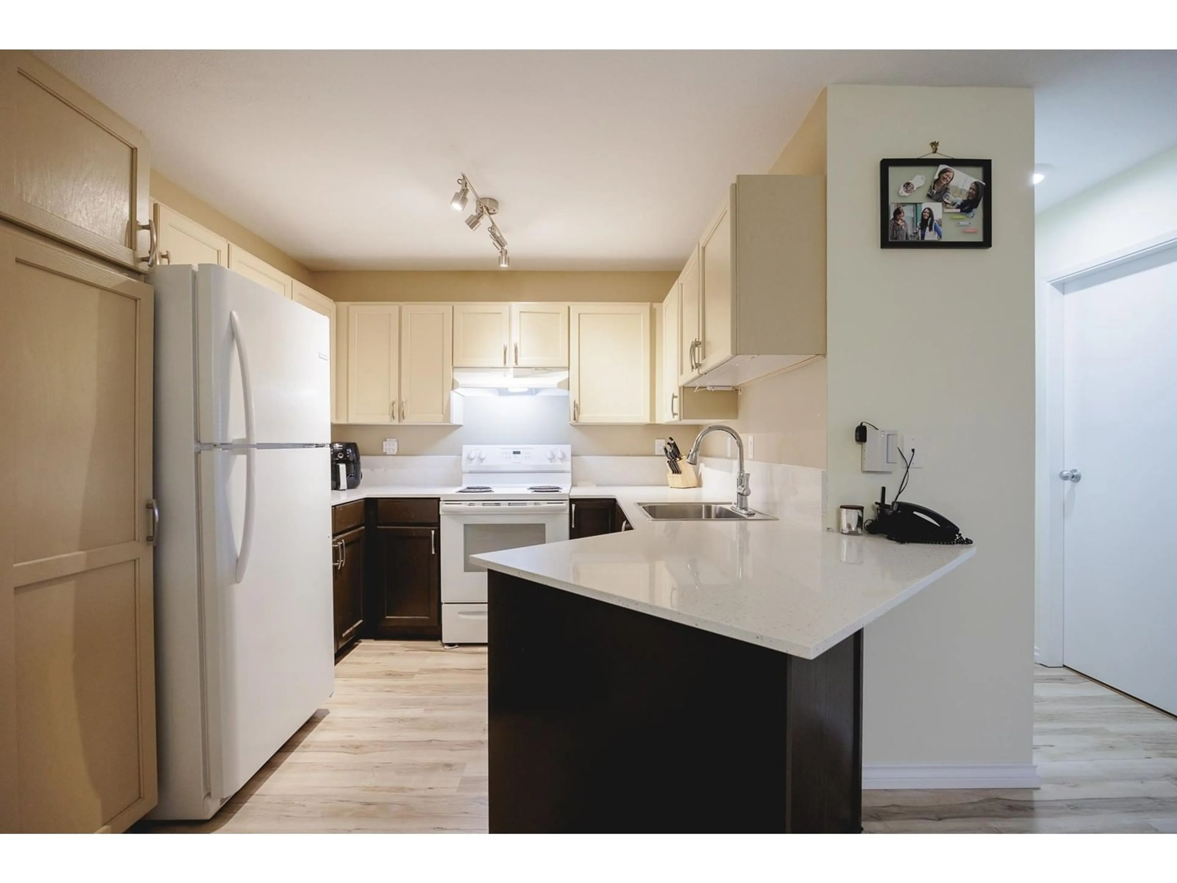 Standard kitchen, wood/laminate floor for 306 17695 58 AVENUE, Surrey British Columbia V3S1L5