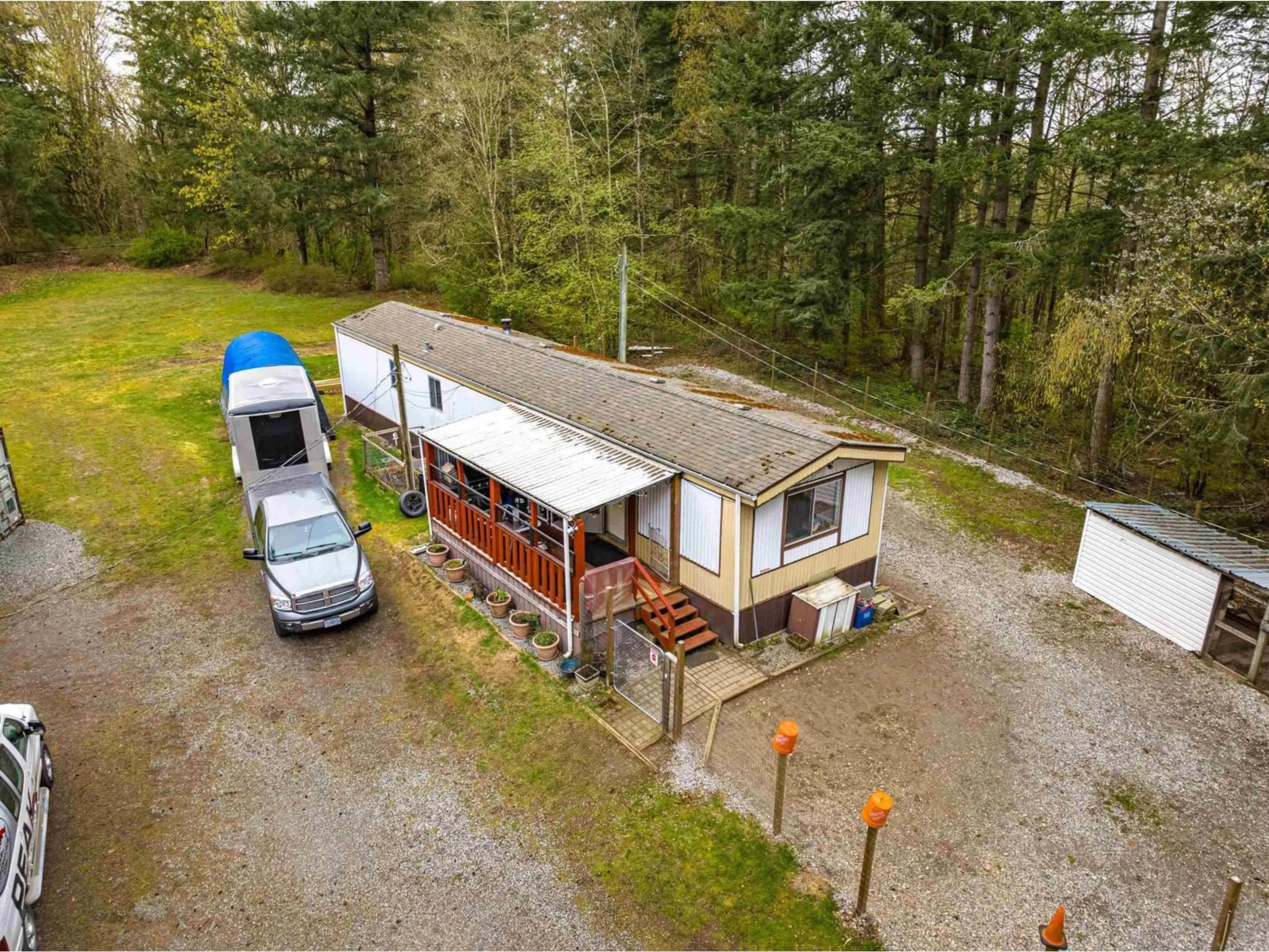 A pic from outside/outdoor area/front of a property/back of a property/a pic from drone, unknown for 3381 208 STREET, Langley British Columbia V2Z2C5