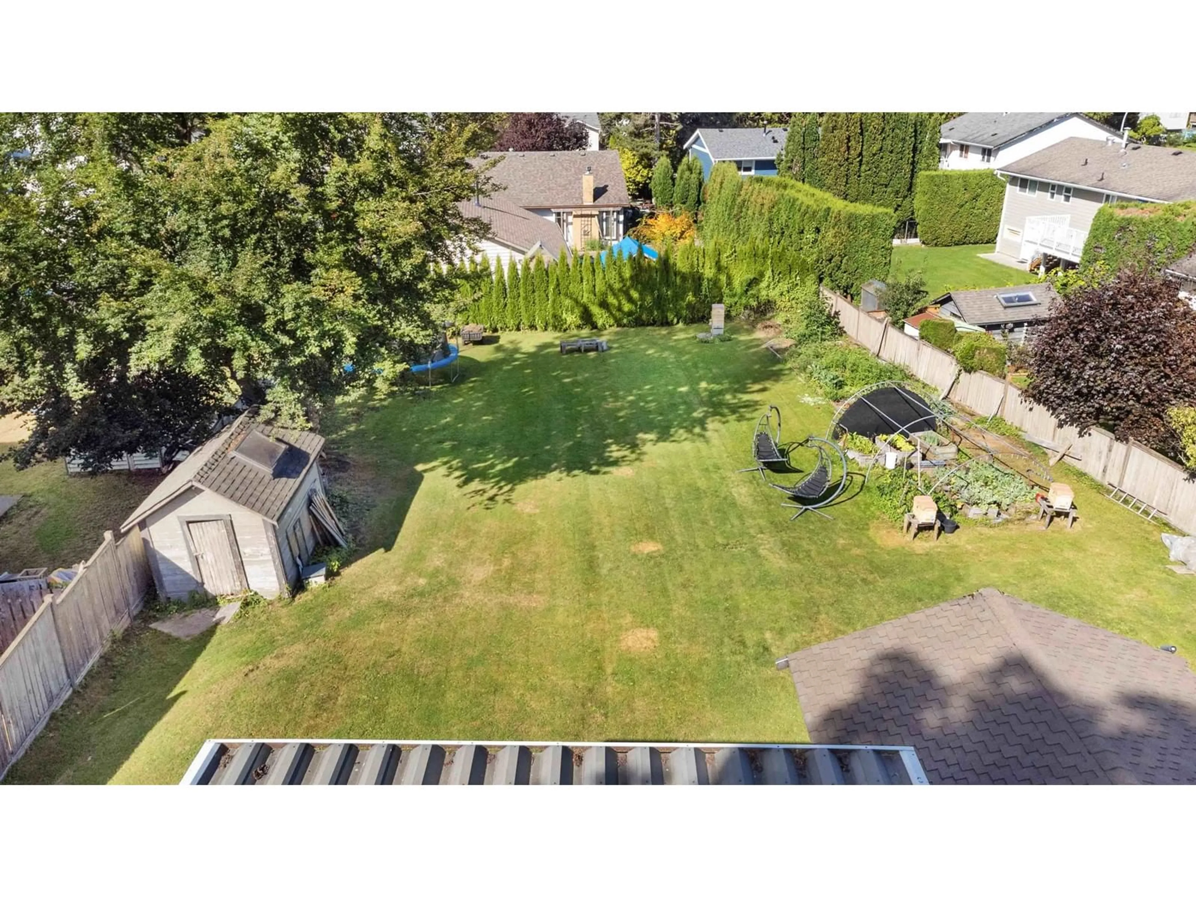 A pic from outside/outdoor area/front of a property/back of a property/a pic from drone, street for 26527 FRASER HIGHWAY, Langley British Columbia V4W3E2