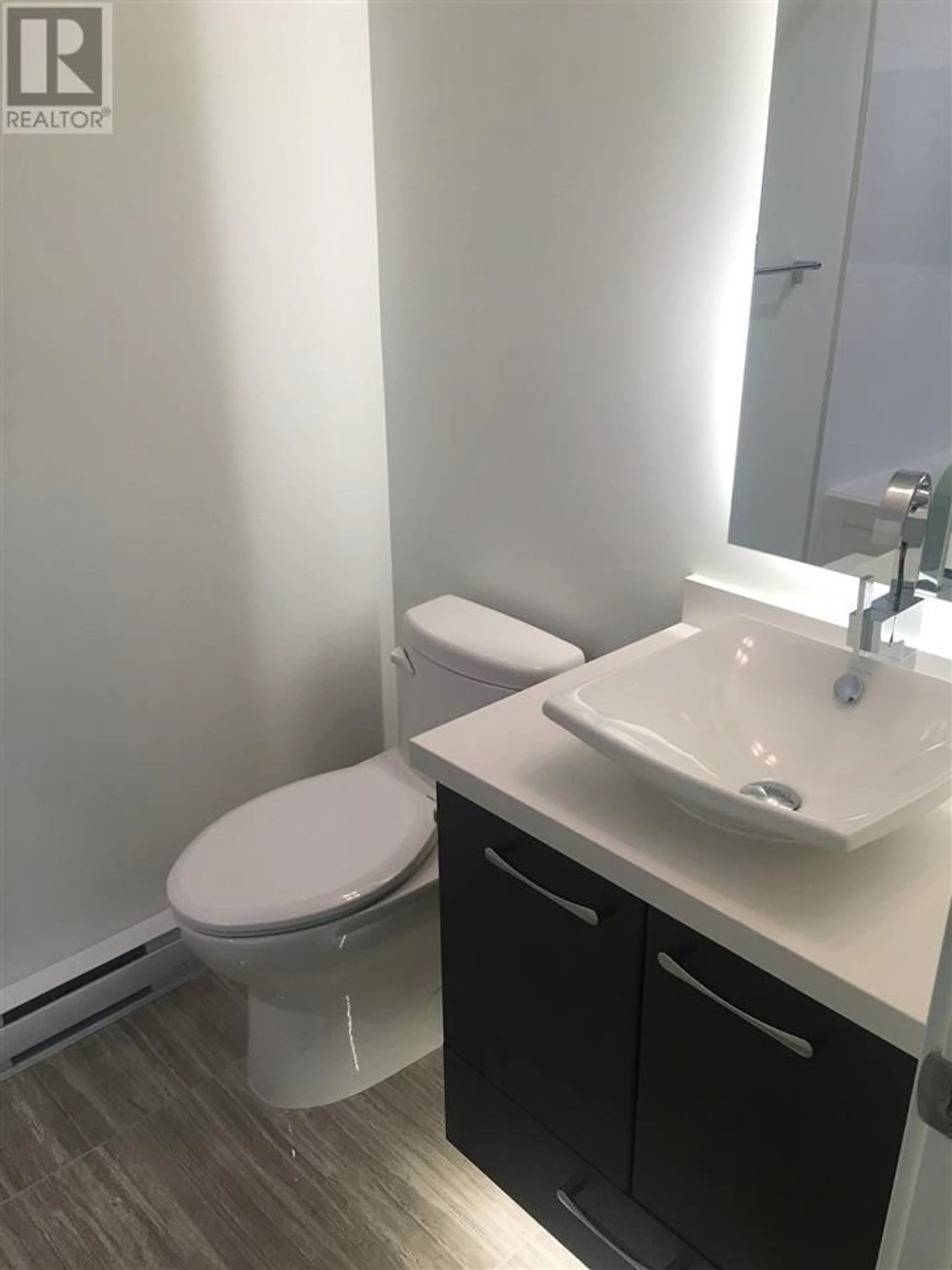 Standard bathroom, floor is not visible for 406 5325 WEST BOULEVARD, Vancouver British Columbia V6M3W4