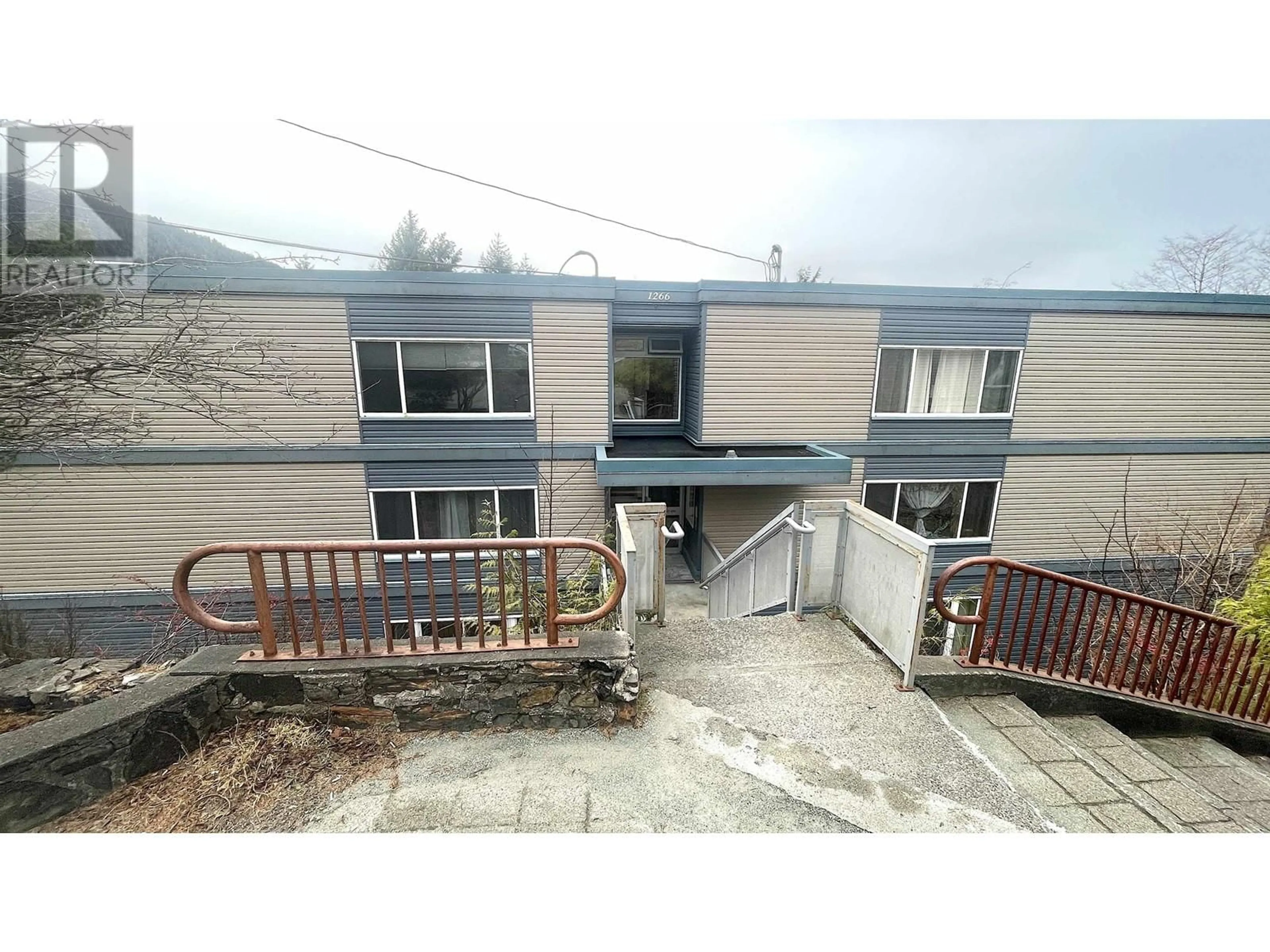 A pic from outside/outdoor area/front of a property/back of a property/a pic from drone, building for 301 1266 SUMMIT AVENUE, Prince Rupert British Columbia V8J2A5