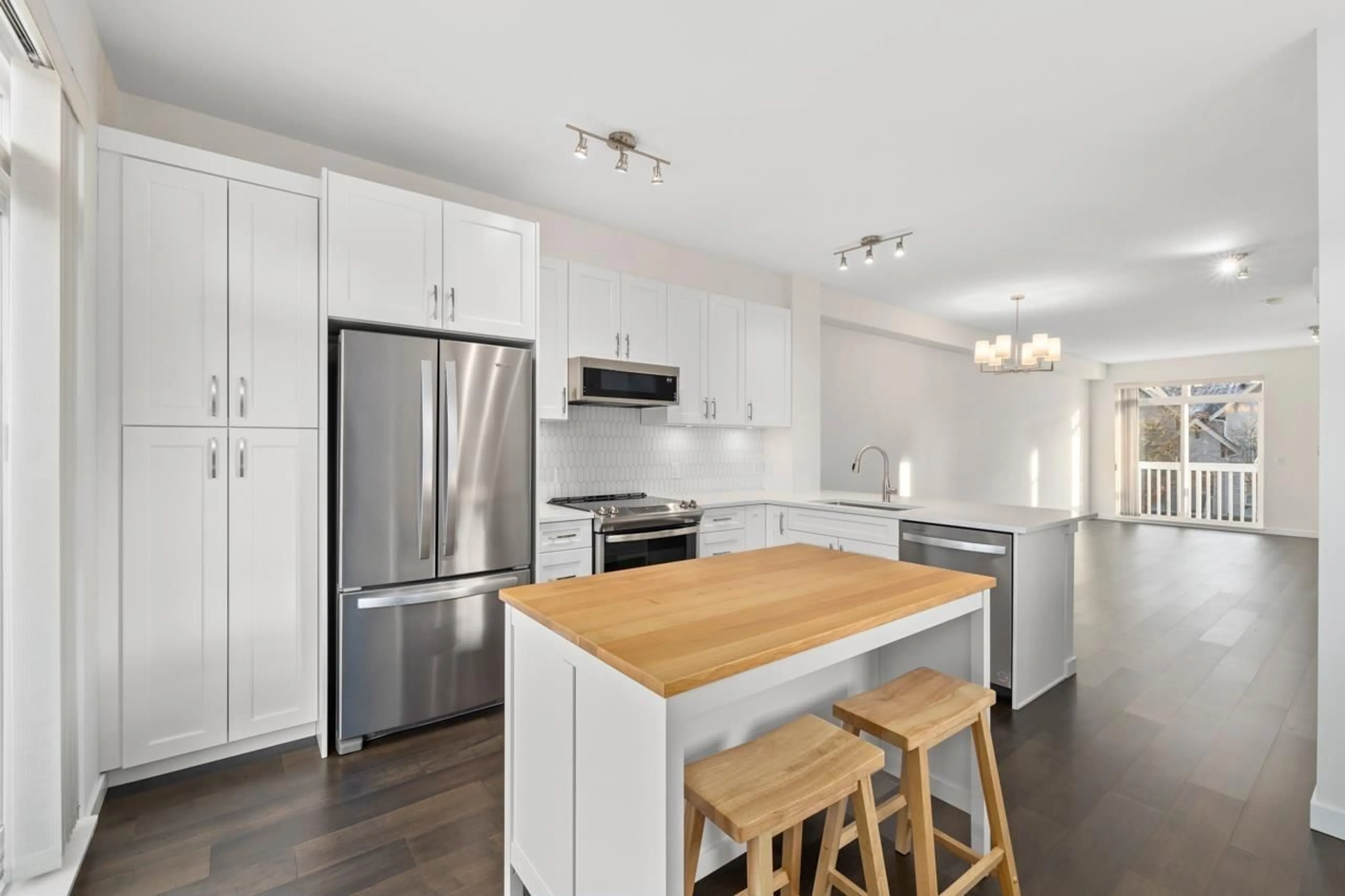 Open concept kitchen, wood/laminate floor for 187 2729 158 STREET, Surrey British Columbia V3Z1P4