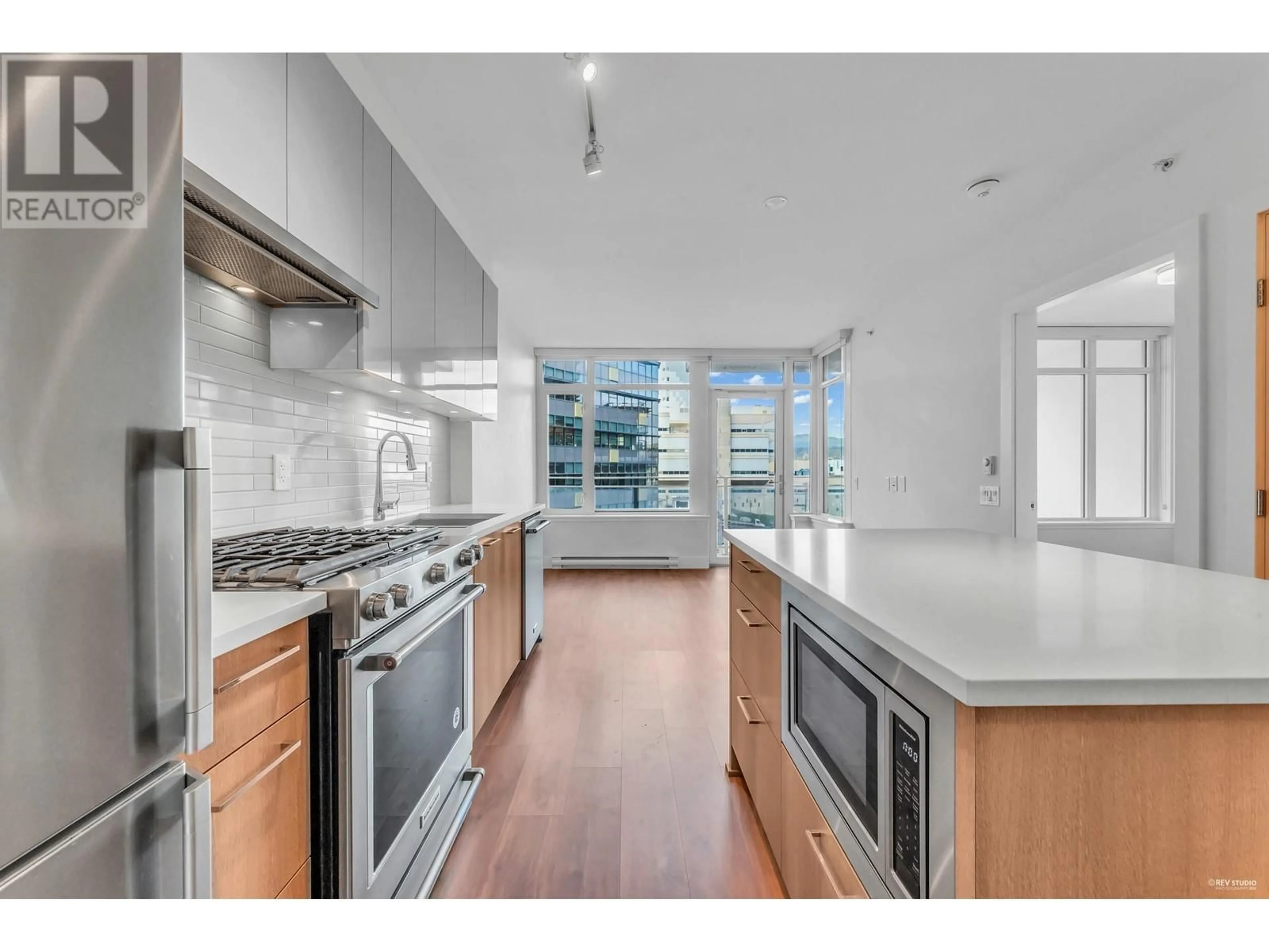 Open concept kitchen, unknown for 605 258 NELSON'S COURT, New Westminster British Columbia V3L0J9