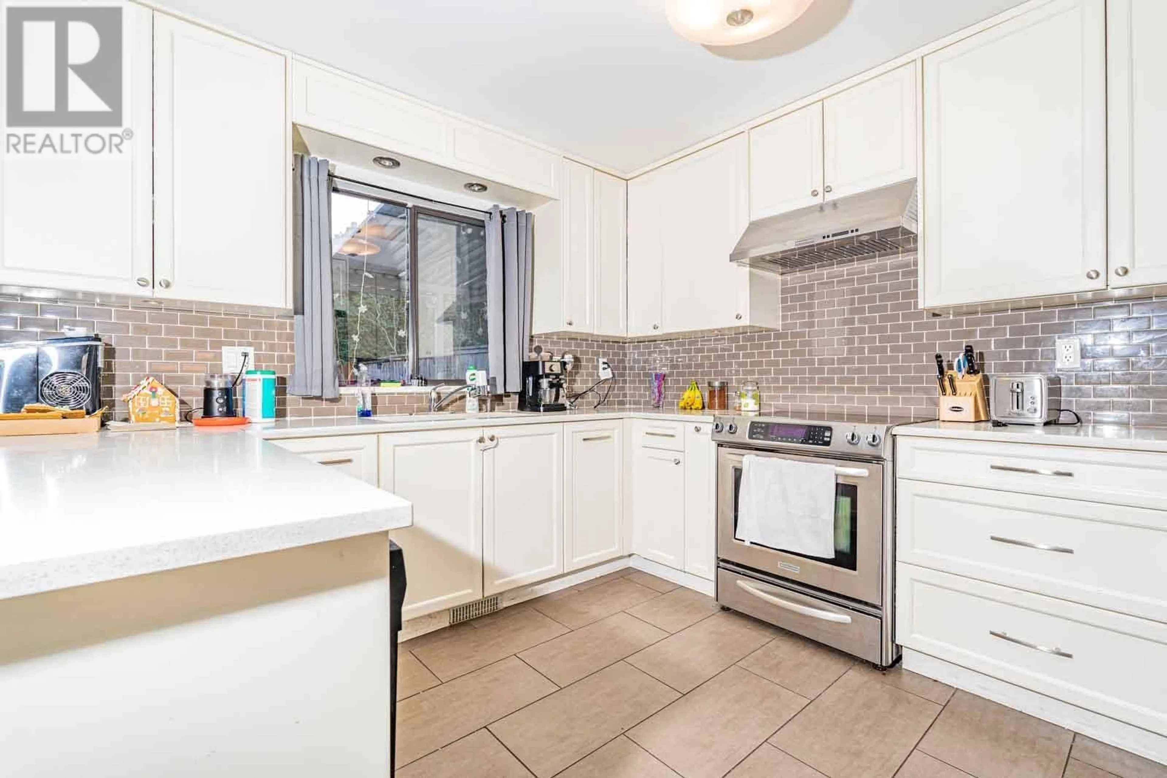 Standard kitchen, ceramic/tile floor for 9366 KINGSLEY CRESCENT, Richmond British Columbia V7A4W7