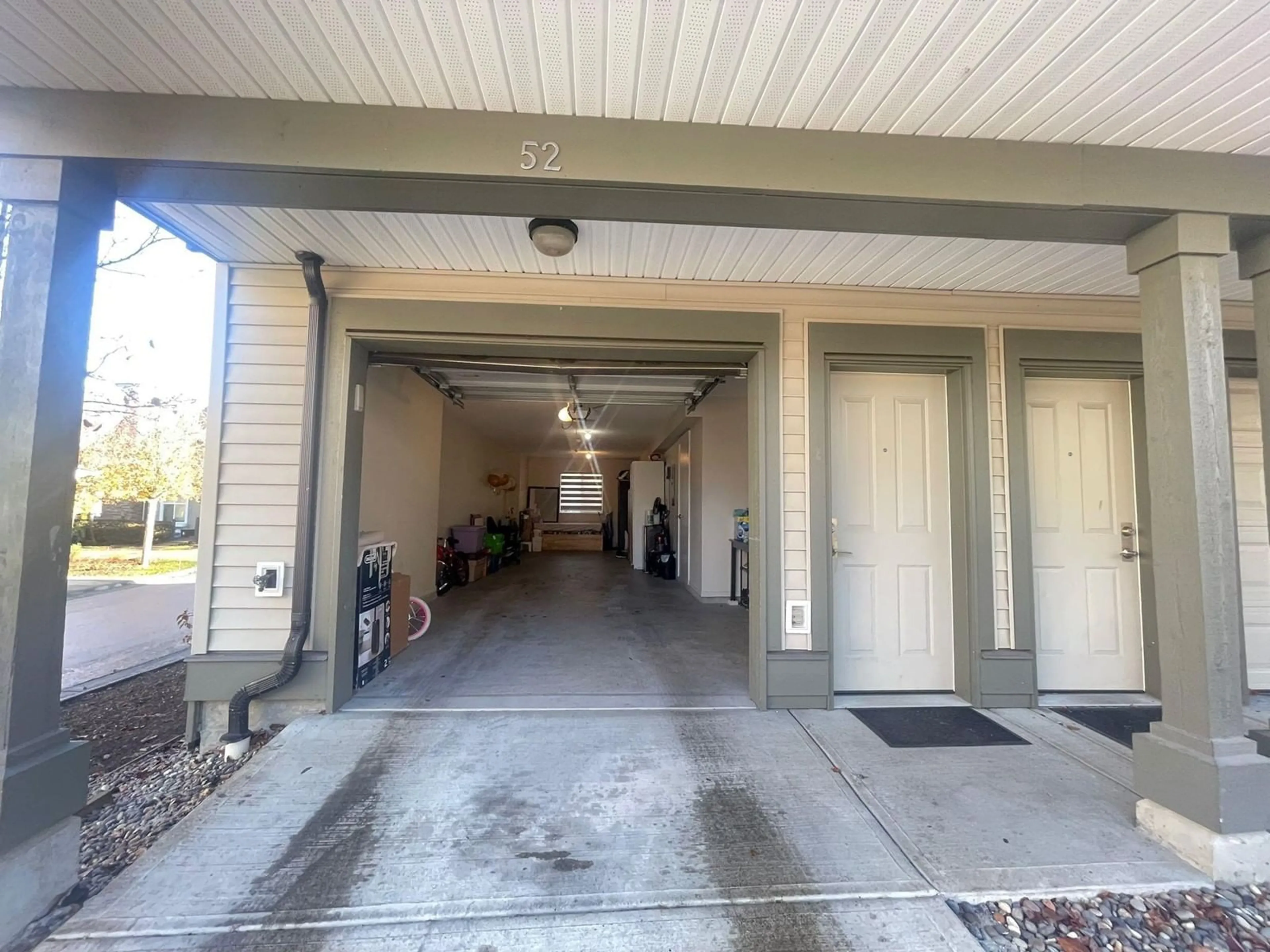 Indoor garage for 52 31098 WESTRIDGE PLACE, Abbotsford British Columbia V2T0C2