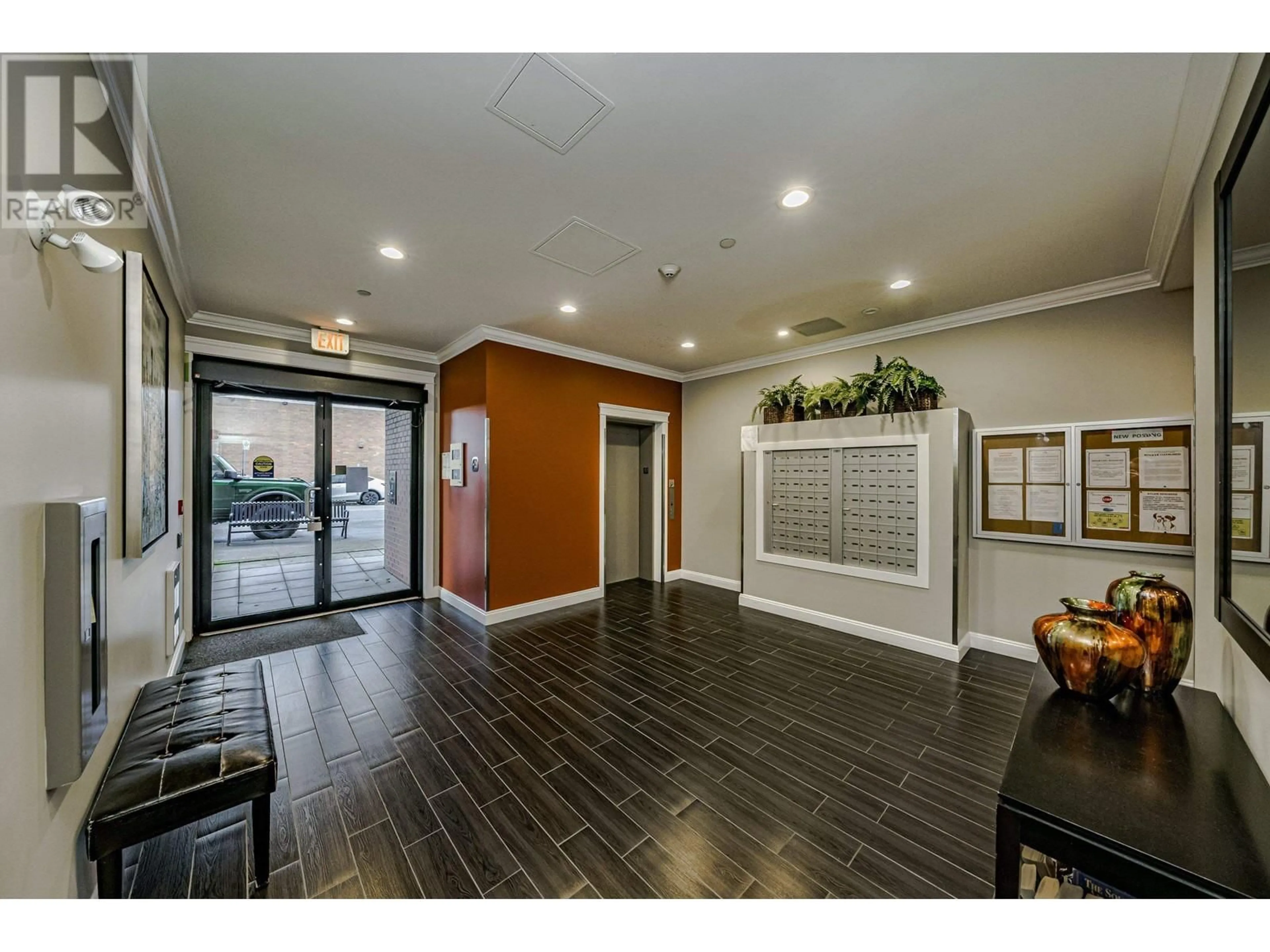 Indoor foyer for 313 11882 226 STREET, Maple Ridge British Columbia V2X9C7