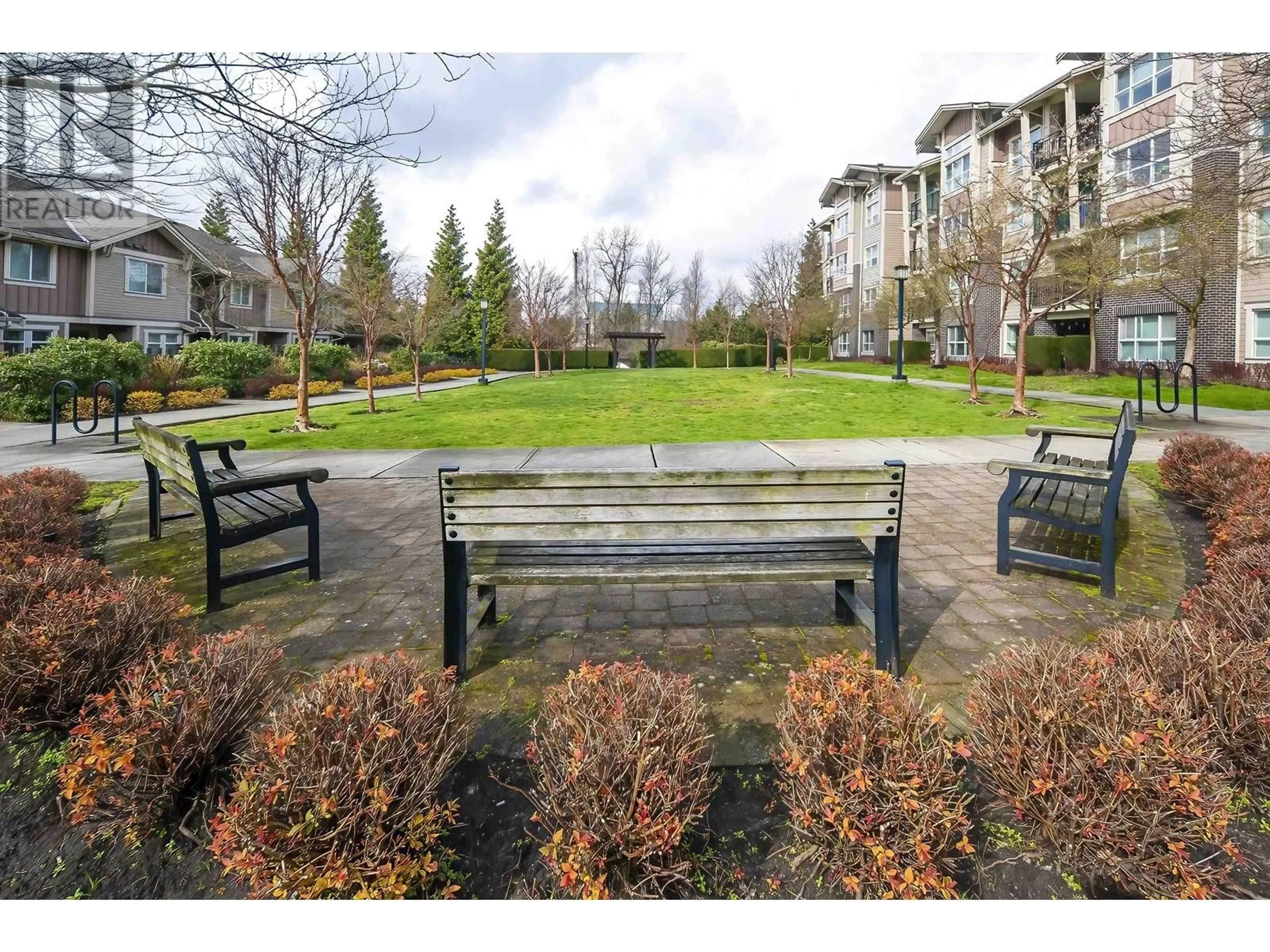 Patio, unknown for 315 5885 IRMIN STREET, Burnaby British Columbia V5J0C2