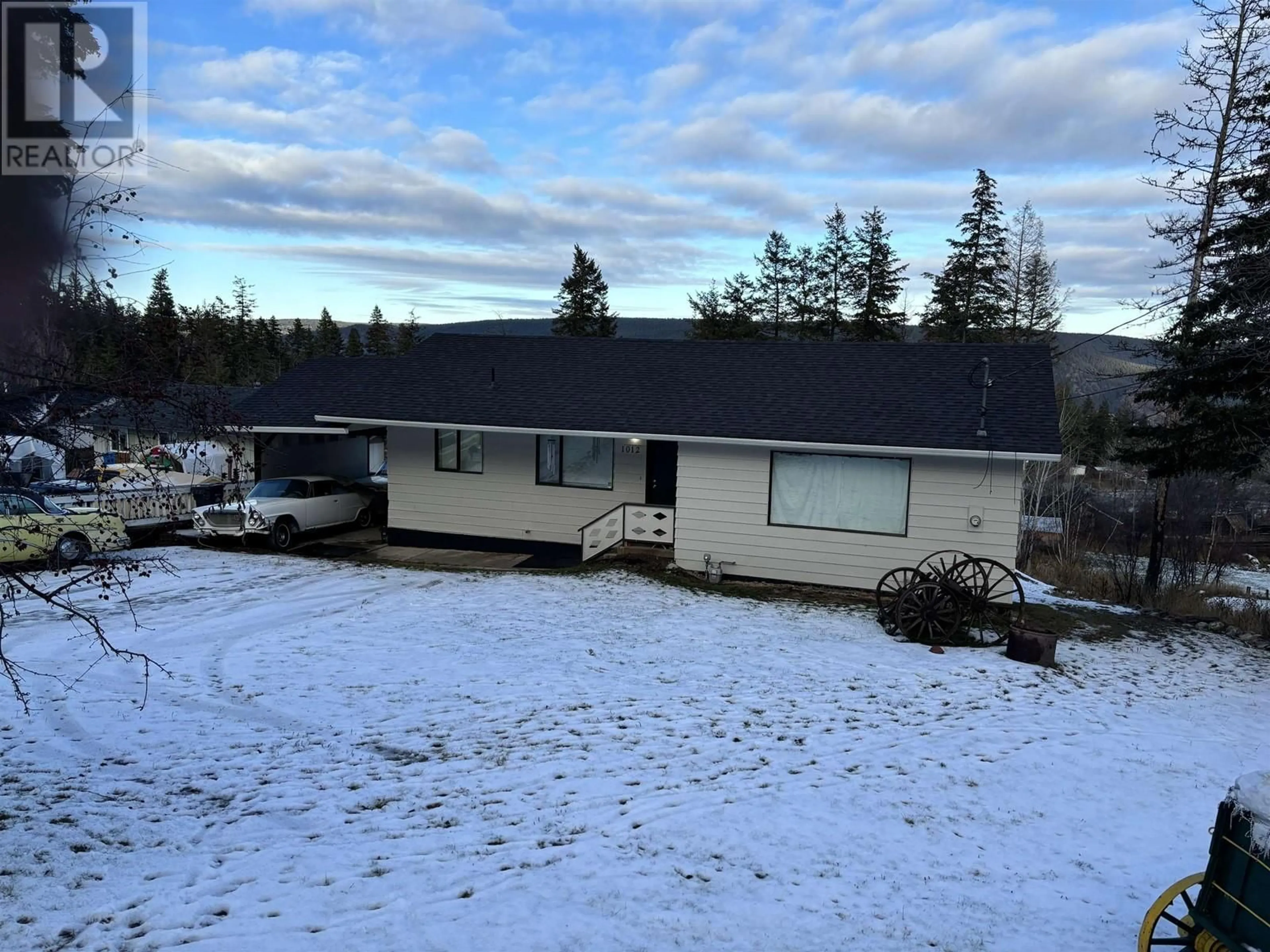 A pic from outside/outdoor area/front of a property/back of a property/a pic from drone, building for 1012 CONRAD CRESCENT, Williams Lake British Columbia V2G3M4