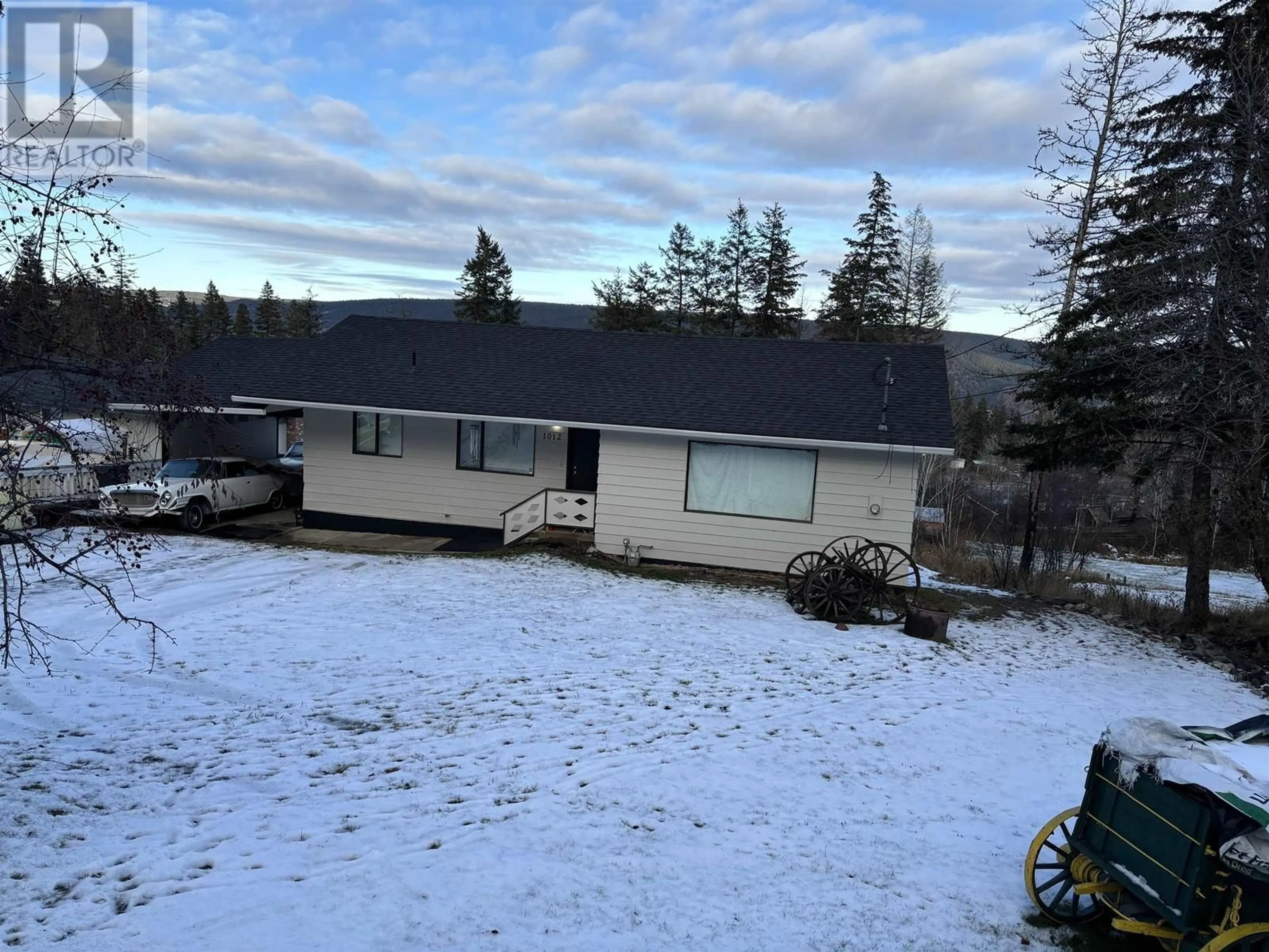 A pic from outside/outdoor area/front of a property/back of a property/a pic from drone, mountain view for 1012 CONRAD CRESCENT, Williams Lake British Columbia V2G3M4