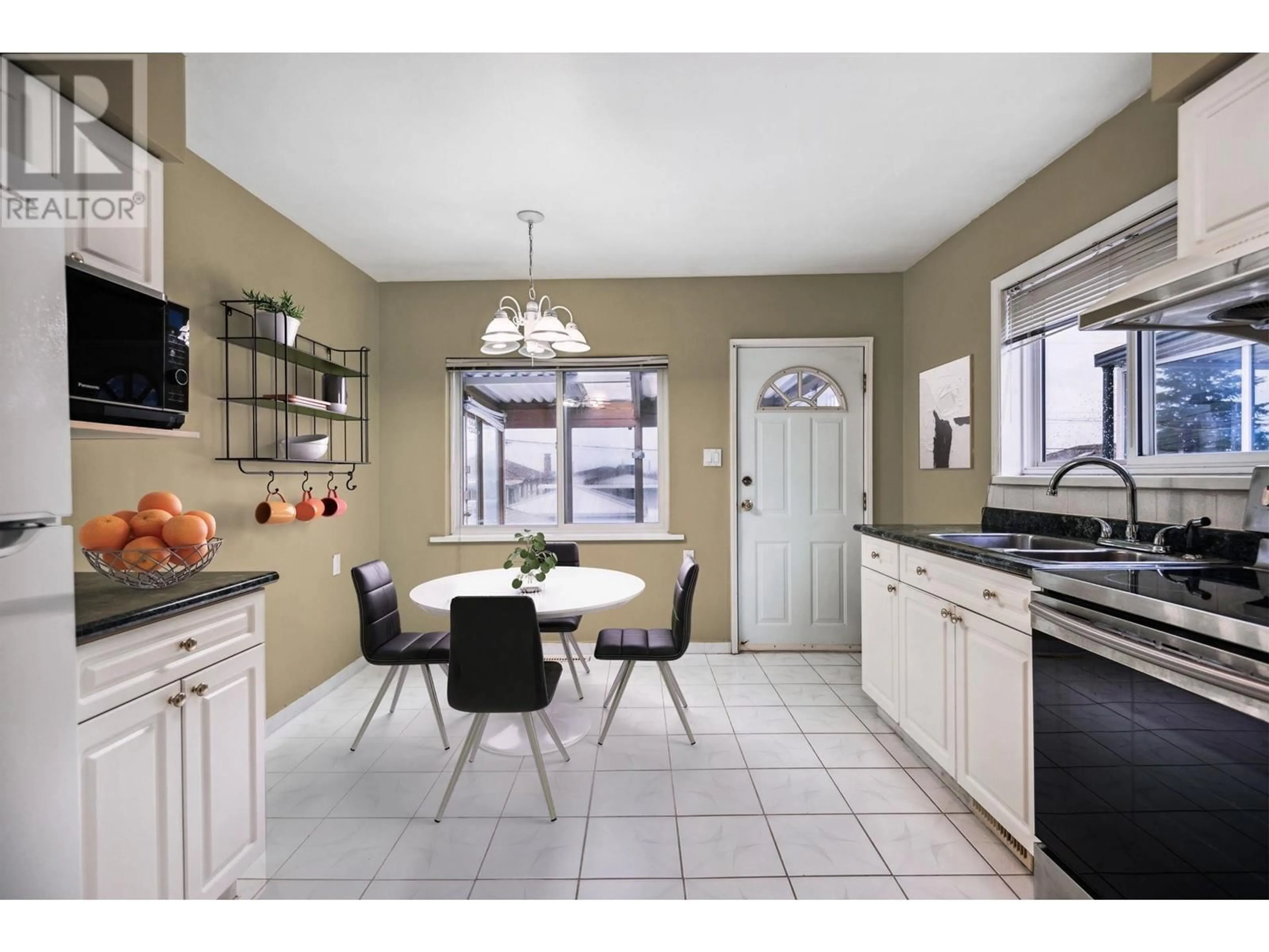 Open concept kitchen, ceramic/tile floor for 3055 E 24TH AVENUE, Vancouver British Columbia V5R1E7