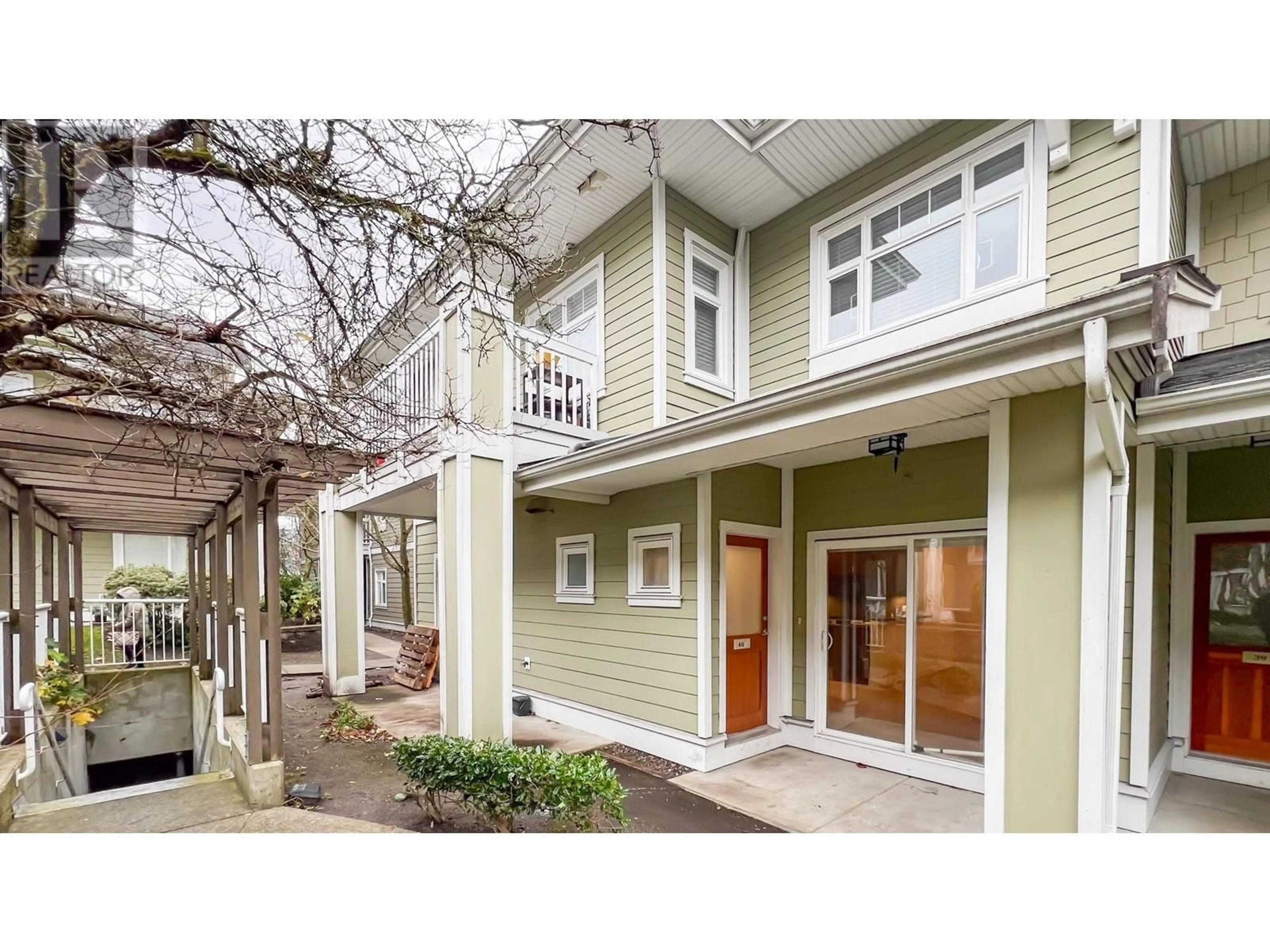 Indoor entryway for 40 7388 MACPHERSON AVENUE, Burnaby British Columbia V5J0A1